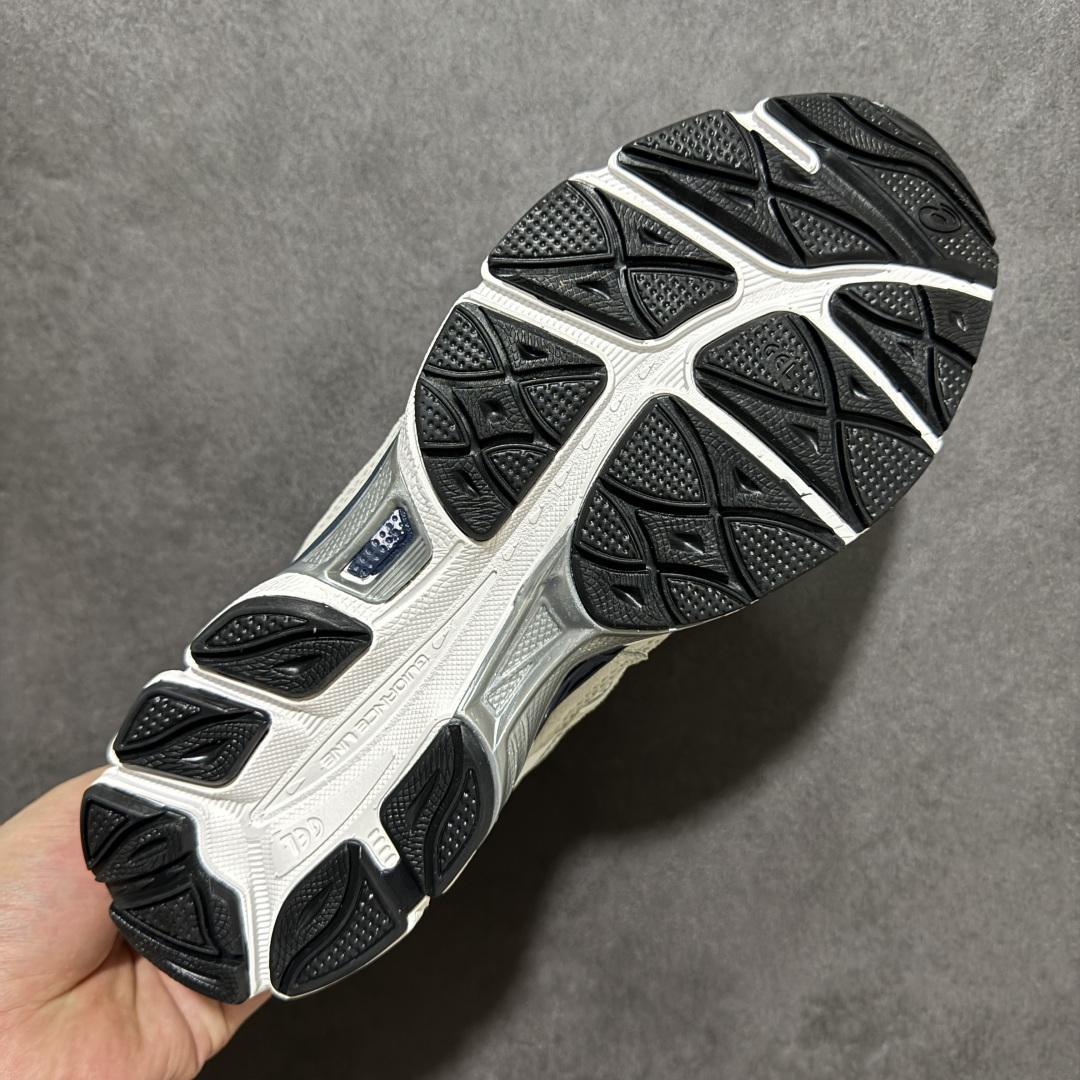 图片[9]-【公司级】Asics Gel-NYC 亚瑟士运动休闲透气专业跑鞋 1203A383-109  鞋面采用反绒皮与网布拼接 透气舒适兼具休闲时尚 结合简明的配色 展现品牌的传承及引领复古流行的主题 虎爪造型的LOGO  #鞋身稳定包裹系统 支撑鞋身 经典宽大鞋型配备防偏移设计提升包裹性 穿着舒适鞋面透气孔设计 提供透气性  尺码：36 37 37.5 38 39 39.5 40 40.5 41.5 42 42.5 43.5 44 45 46-选品中心