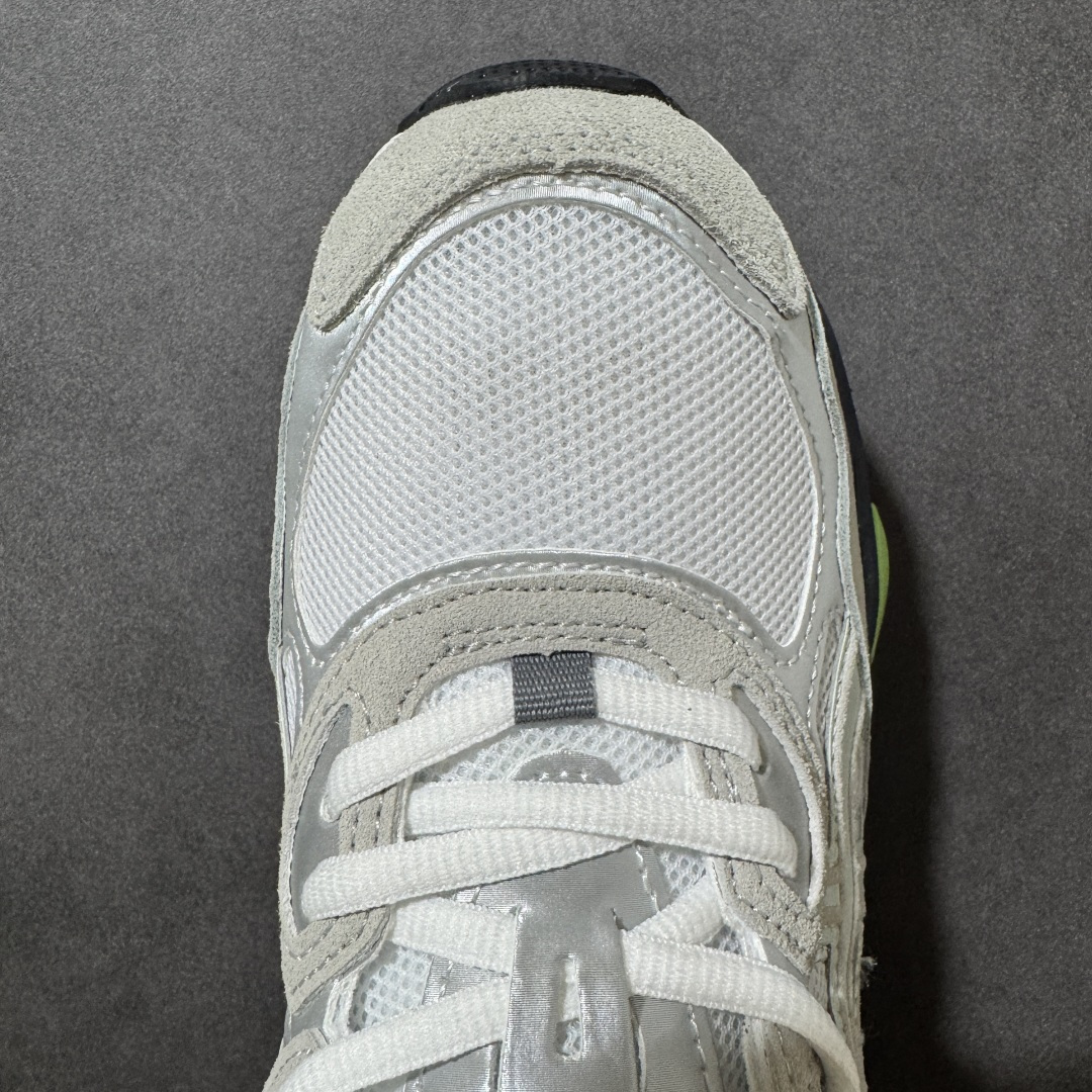 图片[8]-【公司级】Asics Gel-NYC 亚瑟士运动休闲透气专业跑鞋 1203A383-109  鞋面采用反绒皮与网布拼接 透气舒适兼具休闲时尚 结合简明的配色 展现品牌的传承及引领复古流行的主题 虎爪造型的LOGO  #鞋身稳定包裹系统 支撑鞋身 经典宽大鞋型配备防偏移设计提升包裹性 穿着舒适鞋面透气孔设计 提供透气性  尺码：36 37 37.5 38 39 39.5 40 40.5 41.5 42 42.5 43.5 44 45 46-选品中心