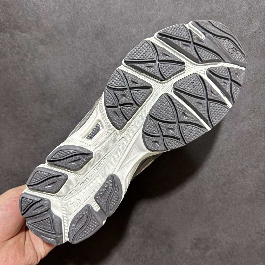 图片[9]-【公司级】Asics Gel-NYC 亚瑟士运动休闲透气专业跑鞋 1203A383-026  鞋面采用反绒皮与网布拼接 透气舒适兼具休闲时尚 结合简明的配色 展现品牌的传承及引领复古流行的主题 虎爪造型的LOGO  #鞋身稳定包裹系统 支撑鞋身 经典宽大鞋型配备防偏移设计提升包裹性 穿着舒适鞋面透气孔设计 提供透气性  尺码：36 37 37.5 38 39 39.5 40 40.5 41.5 42 42.5 43.5 44 45 46-选品中心