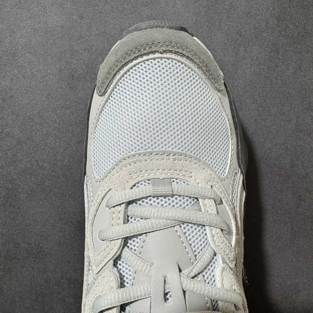 图片[8]-【公司级】Asics Gel-NYC 亚瑟士运动休闲透气专业跑鞋 1203A383-026  鞋面采用反绒皮与网布拼接 透气舒适兼具休闲时尚 结合简明的配色 展现品牌的传承及引领复古流行的主题 虎爪造型的LOGO  #鞋身稳定包裹系统 支撑鞋身 经典宽大鞋型配备防偏移设计提升包裹性 穿着舒适鞋面透气孔设计 提供透气性  尺码：36 37 37.5 38 39 39.5 40 40.5 41.5 42 42.5 43.5 44 45 46-选品中心