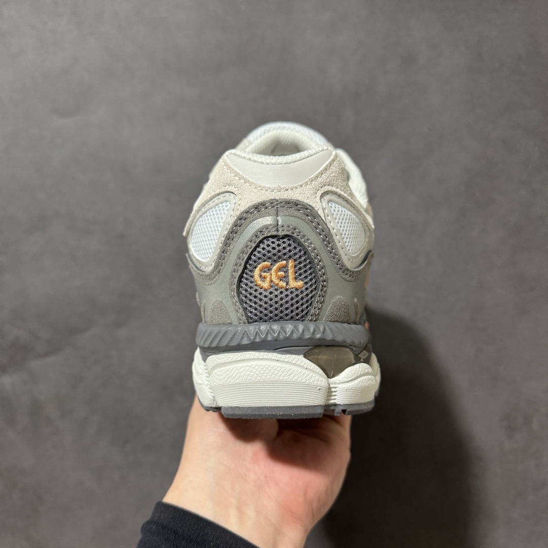 图片[4]-【公司级】Asics Gel-NYC 亚瑟士运动休闲透气专业跑鞋 1203A383-026  鞋面采用反绒皮与网布拼接 透气舒适兼具休闲时尚 结合简明的配色 展现品牌的传承及引领复古流行的主题 虎爪造型的LOGO  #鞋身稳定包裹系统 支撑鞋身 经典宽大鞋型配备防偏移设计提升包裹性 穿着舒适鞋面透气孔设计 提供透气性  尺码：36 37 37.5 38 39 39.5 40 40.5 41.5 42 42.5 43.5 44 45 46-选品中心