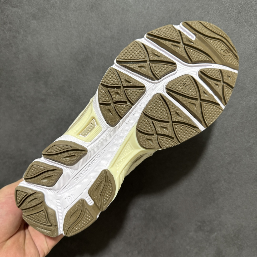 图片[9]-【公司级】Asics Gel-NYC 亚瑟士运动休闲透气专业跑鞋 1203A663-102  鞋面采用反绒皮与网布拼接 透气舒适兼具休闲时尚 结合简明的配色 展现品牌的传承及引领复古流行的主题 虎爪造型的LOGO  #鞋身稳定包裹系统 支撑鞋身 经典宽大鞋型配备防偏移设计提升包裹性 穿着舒适鞋面透气孔设计 提供透气性  尺码：36 37 37.5 38 39 39.5 40 40.5 41.5 42 42.5 43.5 44 45 46-选品中心
