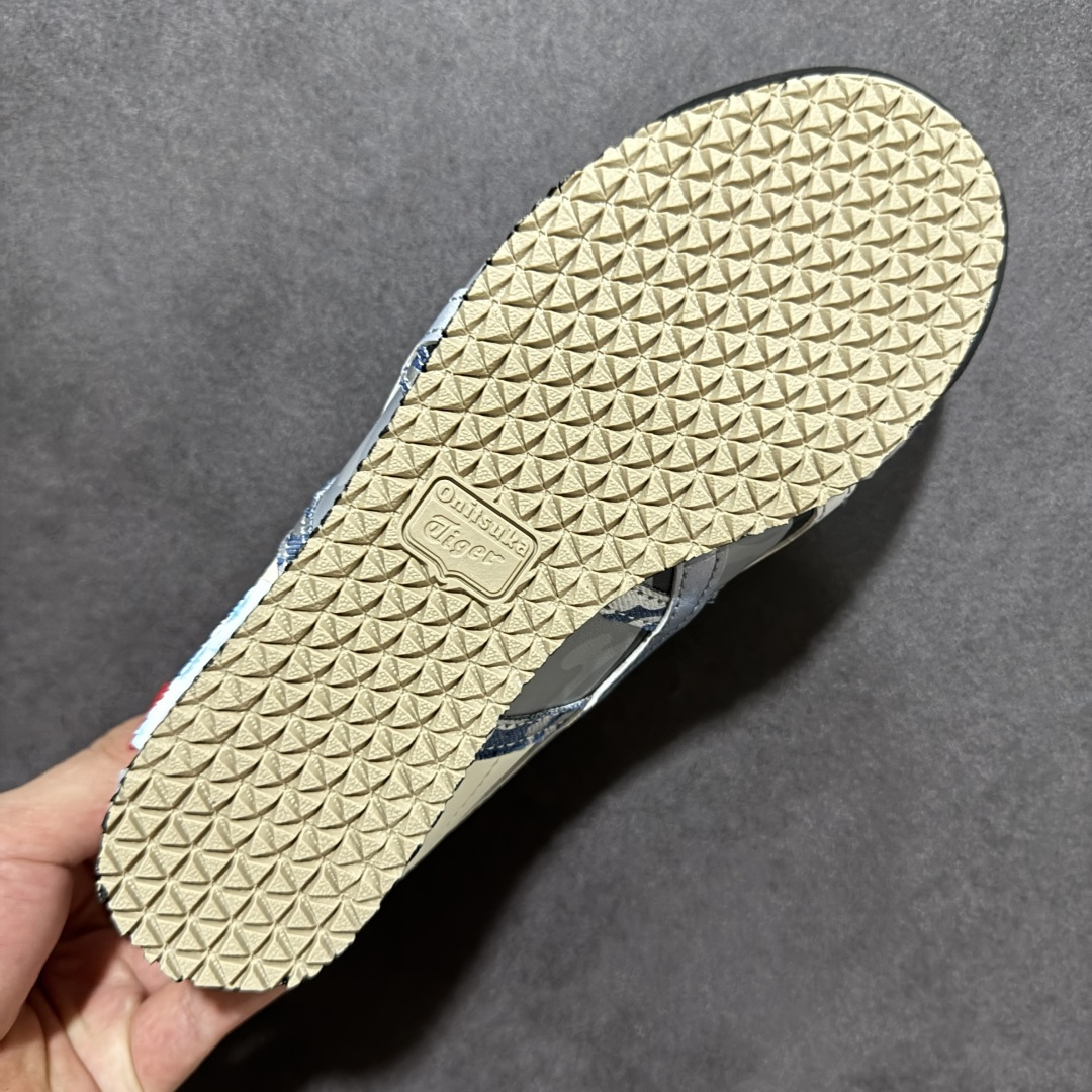 图片[9]-【公司级】Asics Onitsuka Tiger MEXICO 66 亚瑟士鬼冢虎复古经典板鞋 熊猫恶作剧定制系列配色 市场王者选手 海外订单工厂出品 长期生产补货永不断码 超成熟稳定的做工品控 原装全套纸板楦头开发 原汁原味 完美呈现版型 私模正确鞋底咬花纹路 一比一鞋头弧度高度鞋身弧度 绝不口嗨 细节品控鞋型随意秒杀市面 原档咬花纹路私模大底 一个单元有六个三角形 总体形拼接呈现花瓣状 官方四联吊牌 原装Ortholite轻量化鞋垫 原盒原配 质保卡 说明书 钢印防尘纸 纸板中底带钢印 乳胶组合鞋垫 支持全方位的对比专柜 产品从款式颜色造型上体现出追求舒适和细节的完美 鞋类更是推崇手工制作的严谨与完美 融舒适性与可穿性的设计风格 注重细节的完美和别致魅力 既保持稳重 又不失轻松的时尚感 尺码：36 37 37.5 38 39 39.5 40 40.5 41.5 42 42.5 43.5 44 45-选品中心