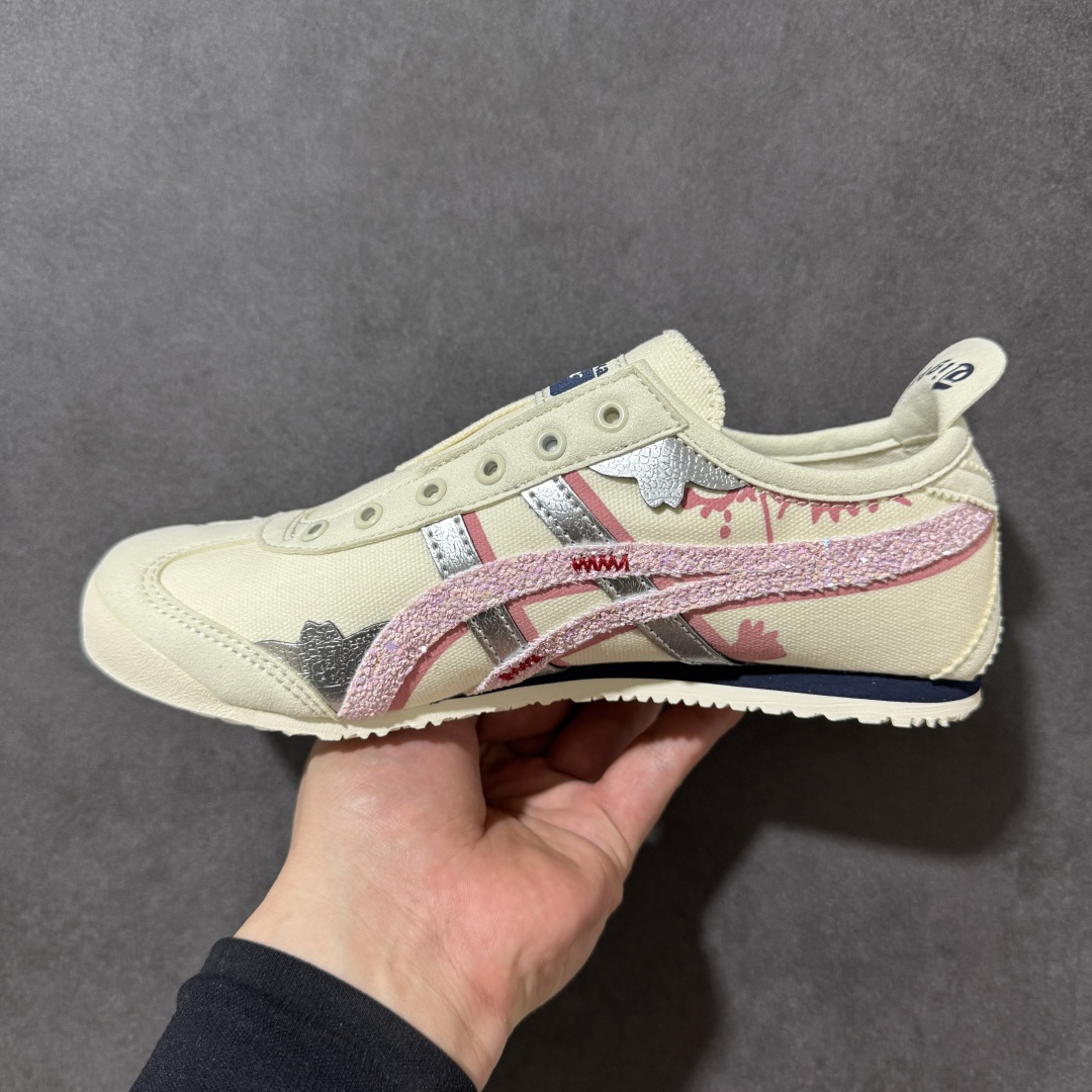 图片[2]-【公司级】Asics Onitsuka Tiger MEXICO 66 亚瑟士鬼冢虎复古经典板鞋 熊猫恶作剧定制系列配色 市场王者选手 海外订单工厂出品 长期生产补货永不断码 超成熟稳定的做工品控 原装全套纸板楦头开发 原汁原味 完美呈现版型 私模正确鞋底咬花纹路 一比一鞋头弧度高度鞋身弧度 绝不口嗨 细节品控鞋型随意秒杀市面 原档咬花纹路私模大底 一个单元有六个三角形 总体形拼接呈现花瓣状 官方四联吊牌 原装Ortholite轻量化鞋垫 原盒原配 质保卡 说明书 钢印防尘纸 纸板中底带钢印 乳胶组合鞋垫 支持全方位的对比专柜 产品从款式颜色造型上体现出追求舒适和细节的完美 鞋类更是推崇手工制作的严谨与完美 融舒适性与可穿性的设计风格 注重细节的完美和别致魅力 既保持稳重 又不失轻松的时尚感 尺码：36 37 37.5 38 39 39.5 40 40.5 41.5 42 42.5 43.5 44 45-选品中心
