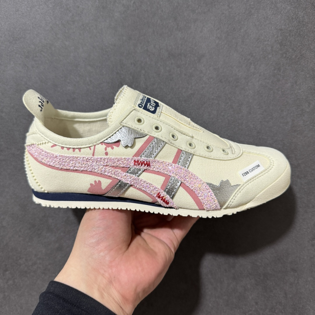 【公司级】Asics Onitsuka Tiger MEXICO 66 亚瑟士鬼冢虎复古经典板鞋 熊猫恶作剧定制系列配色 市场王者选手 海外订单工厂出品 长期生产补货永不断码 超成熟稳定的做工品控 原装全套纸板楦头开发 原汁原味 完美呈现版型 私模正确鞋底咬花纹路 一比一鞋头弧度高度鞋身弧度 绝不口嗨 细节品控鞋型随意秒杀市面 原档咬花纹路私模大底 一个单元有六个三角形 总体形拼接呈现花瓣状 官方四联吊牌 原装Ortholite轻量化鞋垫 原盒原配 质保卡 说明书 钢印防尘纸 纸板中底带钢印 乳胶组合鞋垫 支持全方位的对比专柜 产品从款式颜色造型上体现出追求舒适和细节的完美 鞋类更是推崇手工制作的严谨与完美 融舒适性与可穿性的设计风格 注重细节的完美和别致魅力 既保持稳重 又不失轻松的时尚感 尺码：36 37 37.5 38 39 39.5 40 40.5 41.5 42 42.5 43.5 44 45-选品中心