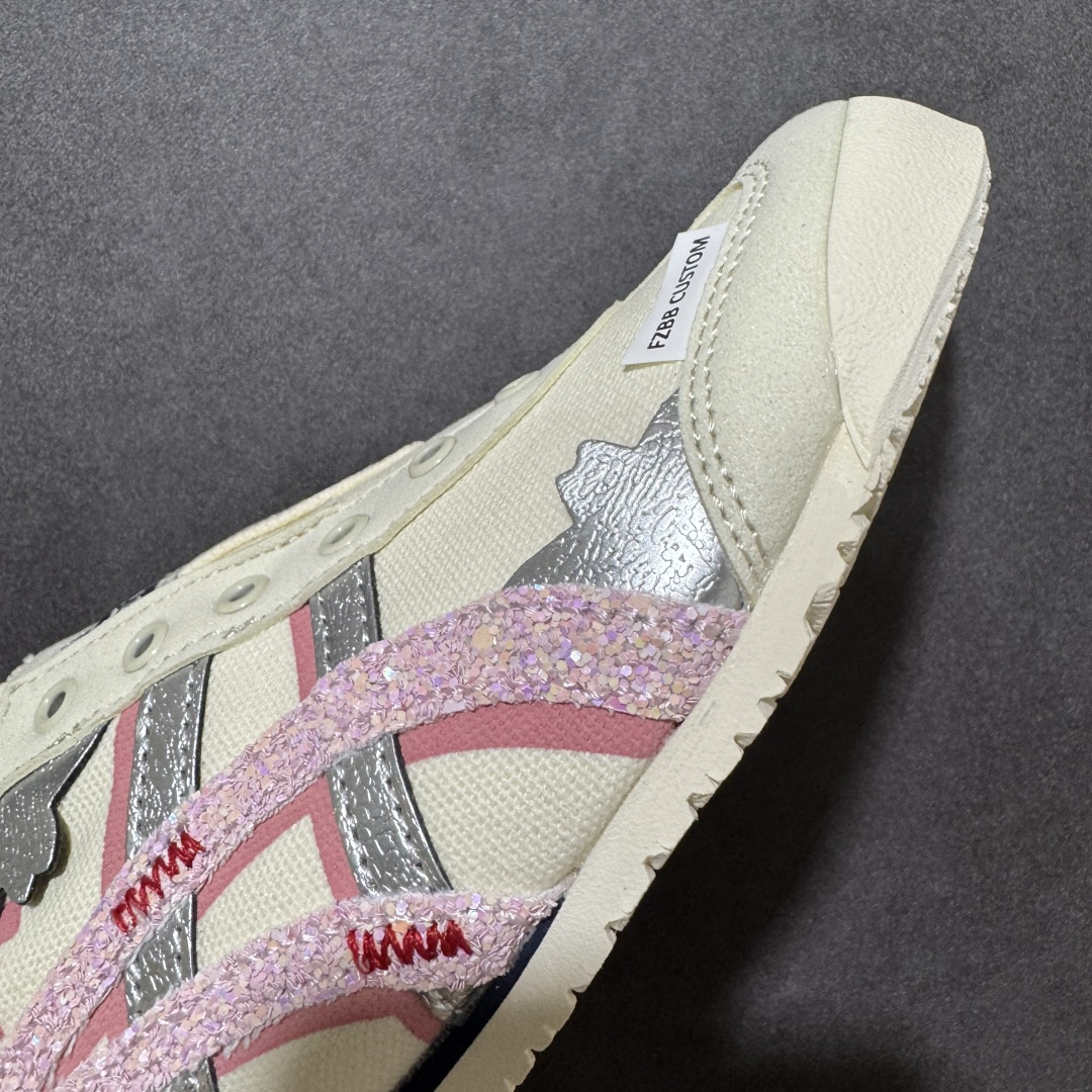 图片[5]-【公司级】Asics Onitsuka Tiger MEXICO 66 亚瑟士鬼冢虎复古经典板鞋 熊猫恶作剧定制系列配色 市场王者选手 海外订单工厂出品 长期生产补货永不断码 超成熟稳定的做工品控 原装全套纸板楦头开发 原汁原味 完美呈现版型 私模正确鞋底咬花纹路 一比一鞋头弧度高度鞋身弧度 绝不口嗨 细节品控鞋型随意秒杀市面 原档咬花纹路私模大底 一个单元有六个三角形 总体形拼接呈现花瓣状 官方四联吊牌 原装Ortholite轻量化鞋垫 原盒原配 质保卡 说明书 钢印防尘纸 纸板中底带钢印 乳胶组合鞋垫 支持全方位的对比专柜 产品从款式颜色造型上体现出追求舒适和细节的完美 鞋类更是推崇手工制作的严谨与完美 融舒适性与可穿性的设计风格 注重细节的完美和别致魅力 既保持稳重 又不失轻松的时尚感 尺码：36 37 37.5 38 39 39.5 40 40.5 41.5 42 42.5 43.5 44 45-选品中心
