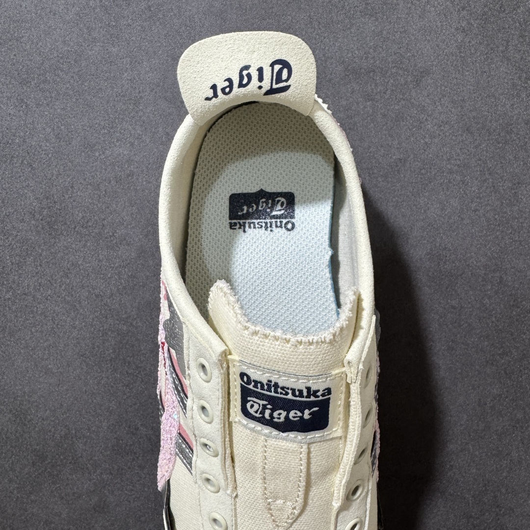 图片[7]-【公司级】Asics Onitsuka Tiger MEXICO 66 亚瑟士鬼冢虎复古经典板鞋 熊猫恶作剧定制系列配色 市场王者选手 海外订单工厂出品 长期生产补货永不断码 超成熟稳定的做工品控 原装全套纸板楦头开发 原汁原味 完美呈现版型 私模正确鞋底咬花纹路 一比一鞋头弧度高度鞋身弧度 绝不口嗨 细节品控鞋型随意秒杀市面 原档咬花纹路私模大底 一个单元有六个三角形 总体形拼接呈现花瓣状 官方四联吊牌 原装Ortholite轻量化鞋垫 原盒原配 质保卡 说明书 钢印防尘纸 纸板中底带钢印 乳胶组合鞋垫 支持全方位的对比专柜 产品从款式颜色造型上体现出追求舒适和细节的完美 鞋类更是推崇手工制作的严谨与完美 融舒适性与可穿性的设计风格 注重细节的完美和别致魅力 既保持稳重 又不失轻松的时尚感 尺码：36 37 37.5 38 39 39.5 40 40.5 41.5 42 42.5 43.5 44 45-选品中心