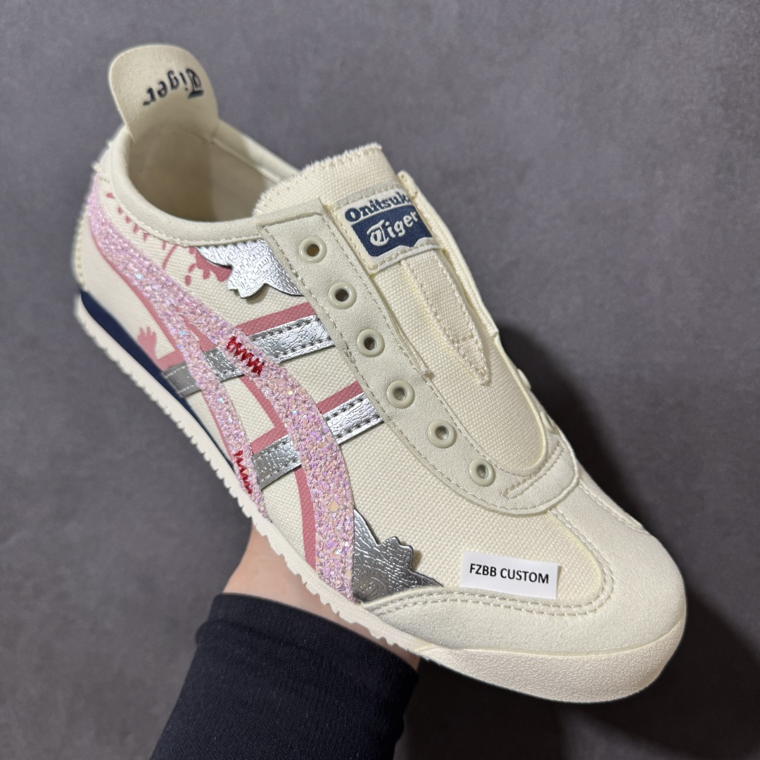 图片[3]-【公司级】Asics Onitsuka Tiger MEXICO 66 亚瑟士鬼冢虎复古经典板鞋 熊猫恶作剧定制系列配色 市场王者选手 海外订单工厂出品 长期生产补货永不断码 超成熟稳定的做工品控 原装全套纸板楦头开发 原汁原味 完美呈现版型 私模正确鞋底咬花纹路 一比一鞋头弧度高度鞋身弧度 绝不口嗨 细节品控鞋型随意秒杀市面 原档咬花纹路私模大底 一个单元有六个三角形 总体形拼接呈现花瓣状 官方四联吊牌 原装Ortholite轻量化鞋垫 原盒原配 质保卡 说明书 钢印防尘纸 纸板中底带钢印 乳胶组合鞋垫 支持全方位的对比专柜 产品从款式颜色造型上体现出追求舒适和细节的完美 鞋类更是推崇手工制作的严谨与完美 融舒适性与可穿性的设计风格 注重细节的完美和别致魅力 既保持稳重 又不失轻松的时尚感 尺码：36 37 37.5 38 39 39.5 40 40.5 41.5 42 42.5 43.5 44 45-选品中心
