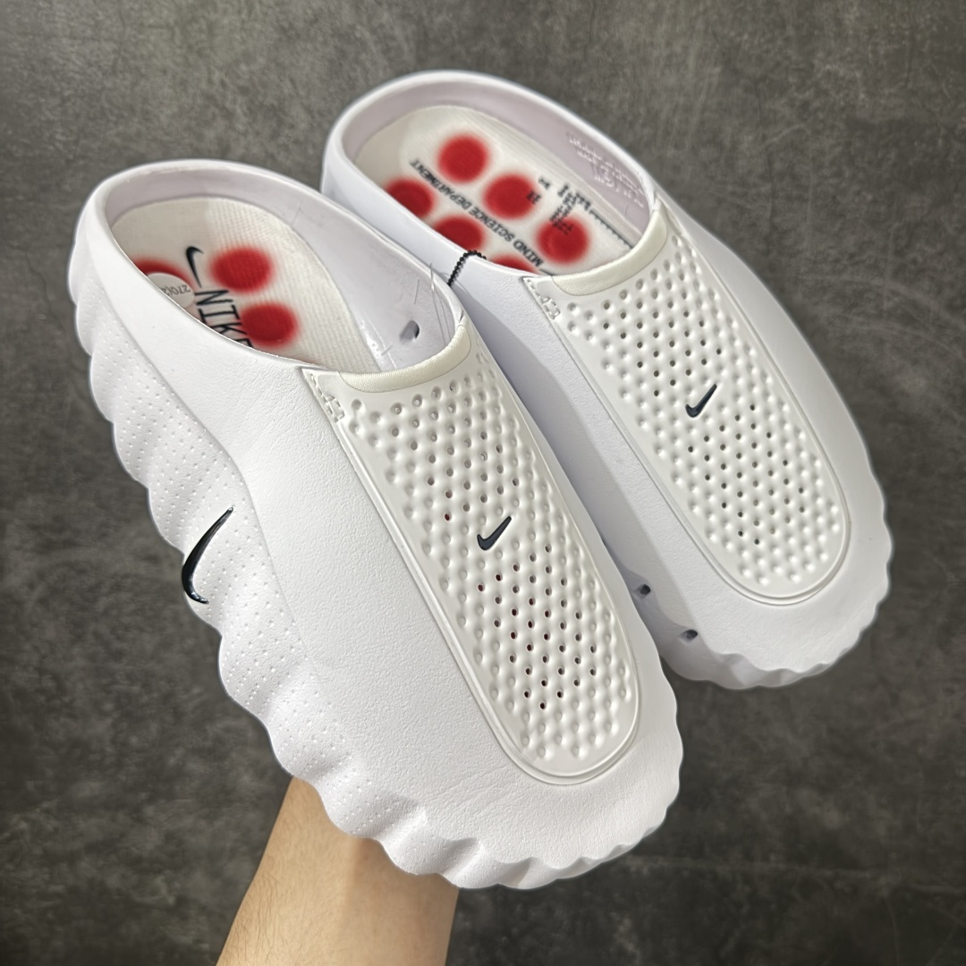 【XP纯原】Nike Mind 001 神经科学足底按摩包头拖鞋 骨白 盐白 HQ4307-101 同源ZP原材 匠心打造 🔹原厂MD一体发泡大底：全套原模开版，渐变雾面哑光喷漆，柔软回弹和ZP完全一致。 🔹22颗独立PEBAX泡棉按摩底：黑科技活塞式按摩脚感，踩下去的Q弹感和ZP无差。 🔹正确组合大底：鞋头前后跟橡胶贴片，耐磨防滑，细节还原到每一处。 🔹高还原细节：TPU电镀银Swoosh、针织透气鞋舌、高弹原鞋垫，清洁度拉满。 货号： HQ4307-101 尺码：36 36.5 37.5 38 38.5 39 40 40.5 41 42 42.5 43 44 44.5 45 46 47.5 48.5 ⚠️尺码提示：偏小一码，建议拍大一码，脚感更舒适。-选品中心