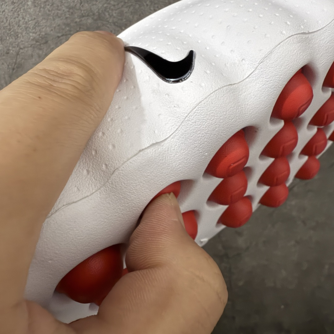 图片[9]-【XP纯原】Nike Mind 001 神经科学足底按摩包头拖鞋 骨白 盐白 HQ4307-101 同源ZP原材 匠心打造 🔹原厂MD一体发泡大底：全套原模开版，渐变雾面哑光喷漆，柔软回弹和ZP完全一致。 🔹22颗独立PEBAX泡棉按摩底：黑科技活塞式按摩脚感，踩下去的Q弹感和ZP无差。 🔹正确组合大底：鞋头前后跟橡胶贴片，耐磨防滑，细节还原到每一处。 🔹高还原细节：TPU电镀银Swoosh、针织透气鞋舌、高弹原鞋垫，清洁度拉满。 货号： HQ4307-101 尺码：36 36.5 37.5 38 38.5 39 40 40.5 41 42 42.5 43 44 44.5 45 46 47.5 48.5 ⚠️尺码提示：偏小一码，建议拍大一码，脚感更舒适。-选品中心