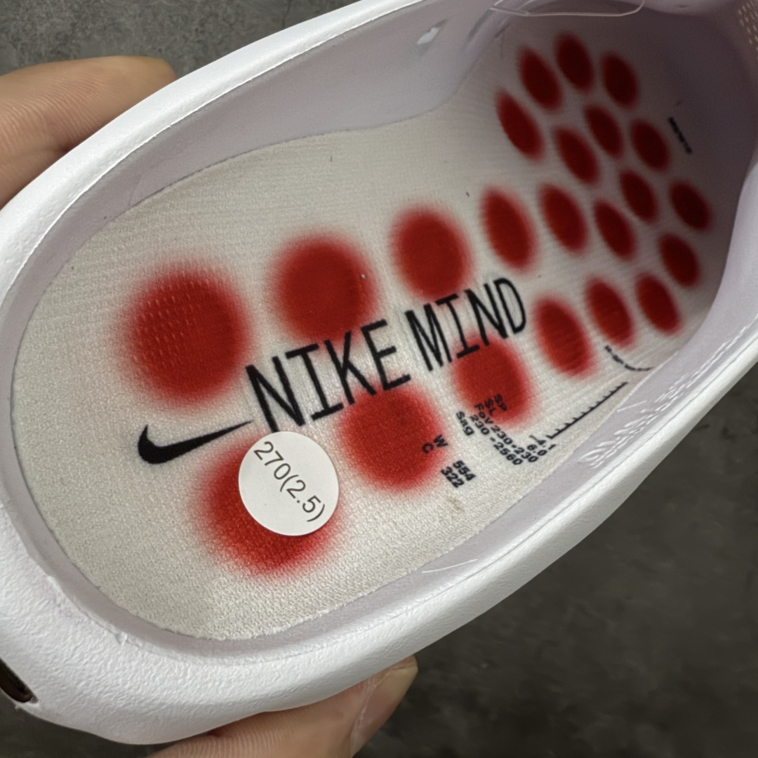 图片[7]-【XP纯原】Nike Mind 001 神经科学足底按摩包头拖鞋 骨白 盐白 HQ4307-101 同源ZP原材 匠心打造 🔹原厂MD一体发泡大底：全套原模开版，渐变雾面哑光喷漆，柔软回弹和ZP完全一致。 🔹22颗独立PEBAX泡棉按摩底：黑科技活塞式按摩脚感，踩下去的Q弹感和ZP无差。 🔹正确组合大底：鞋头前后跟橡胶贴片，耐磨防滑，细节还原到每一处。 🔹高还原细节：TPU电镀银Swoosh、针织透气鞋舌、高弹原鞋垫，清洁度拉满。 货号： HQ4307-101 尺码：36 36.5 37.5 38 38.5 39 40 40.5 41 42 42.5 43 44 44.5 45 46 47.5 48.5 ⚠️尺码提示：偏小一码，建议拍大一码，脚感更舒适。-选品中心