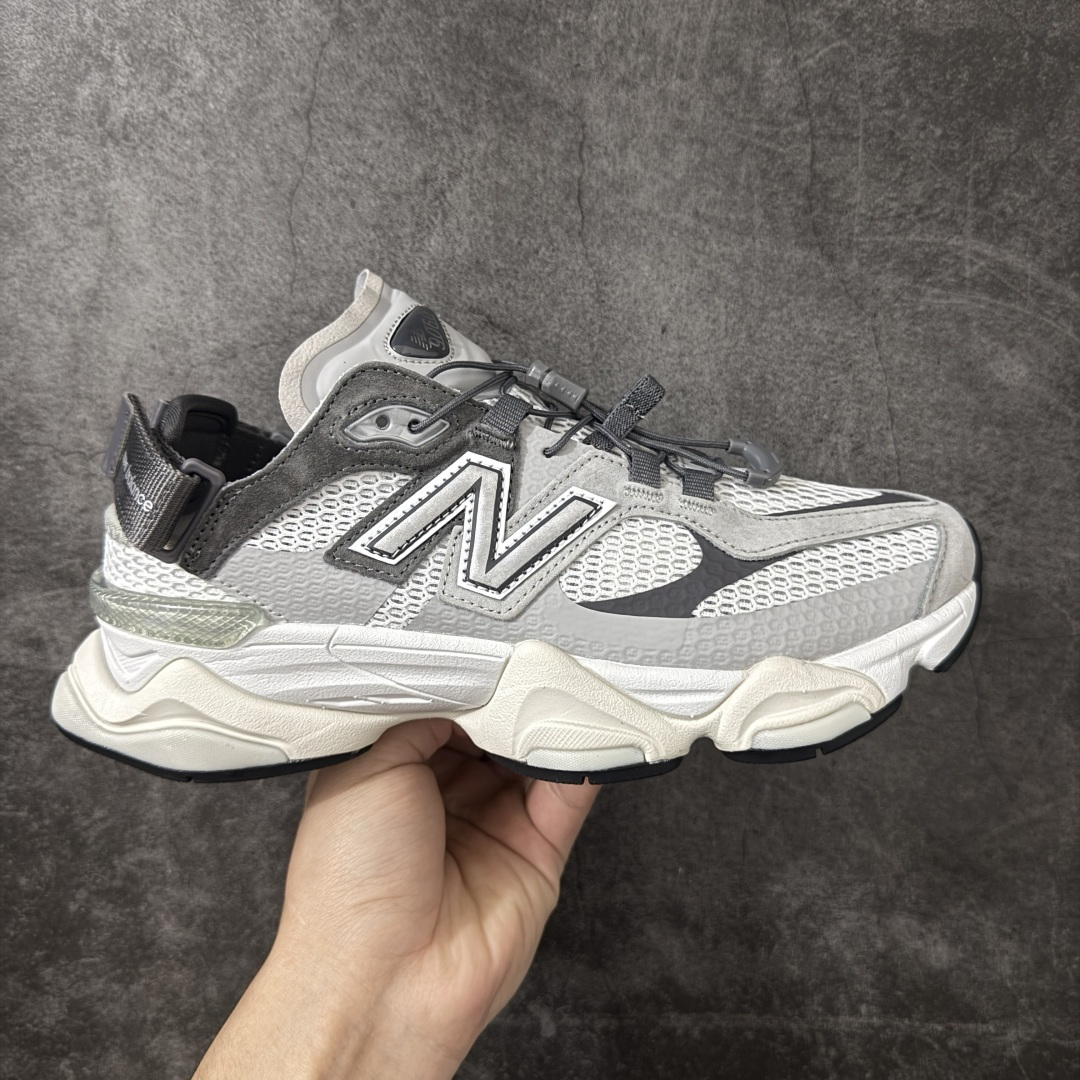 【纯原版】New Balance 9060系列 新百伦 复古休闲运动慢跑鞋 鞋面大身由空间双格及磨砂鞋面拼接而生 采用大面积网眼以及麂皮材质覆盖鞋身 还原经典气质 搭载ABZORB避震科技 由泡沫聚酯制成 上脚可以有效减少由鞋底反弹对身体及双腿的冲击力 货号：U90603FA 尺码：36 37 37.5 38 38.5 39.5 40 40.5 41.5 42 42.5 43 44 45-选品中心