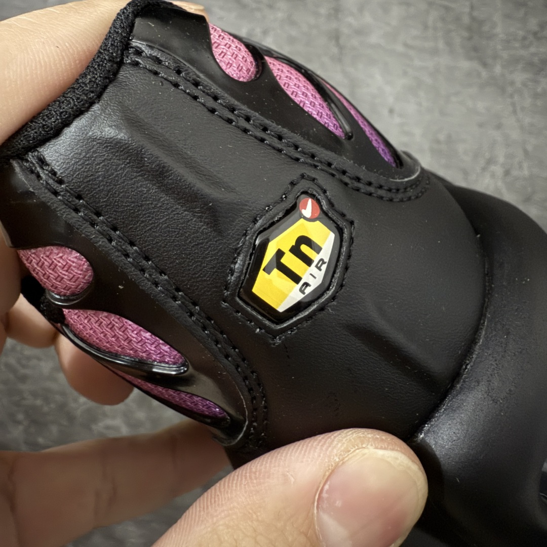 图片[2]-【Max纯原版】Nike Air Max Plus TN气垫系列跑鞋 全新一比一高端版本 真正的市场T1品质 更多配色陆续出货 真正的用心研发 一点一点抠出来的 品质 品控细节 随便闭眼对比市场任何版本 全套原纸板楦头开发 完美呈现版型 工艺流程均与原鞋保持一致 Turned Air 中底缓震技术 鞋面弧度与大底弧度一致 鞋头正确TPU材质 鞋面高频TPU材质1.0厚度 原鞋一致层次感 超越公司货的品控标准 多道QC质检 货号：DN3670-006 尺码：36 36.5 37.5 38 38.5 39 40 40.5 41 42 42.5 43 44 44.5 45 46-选品中心