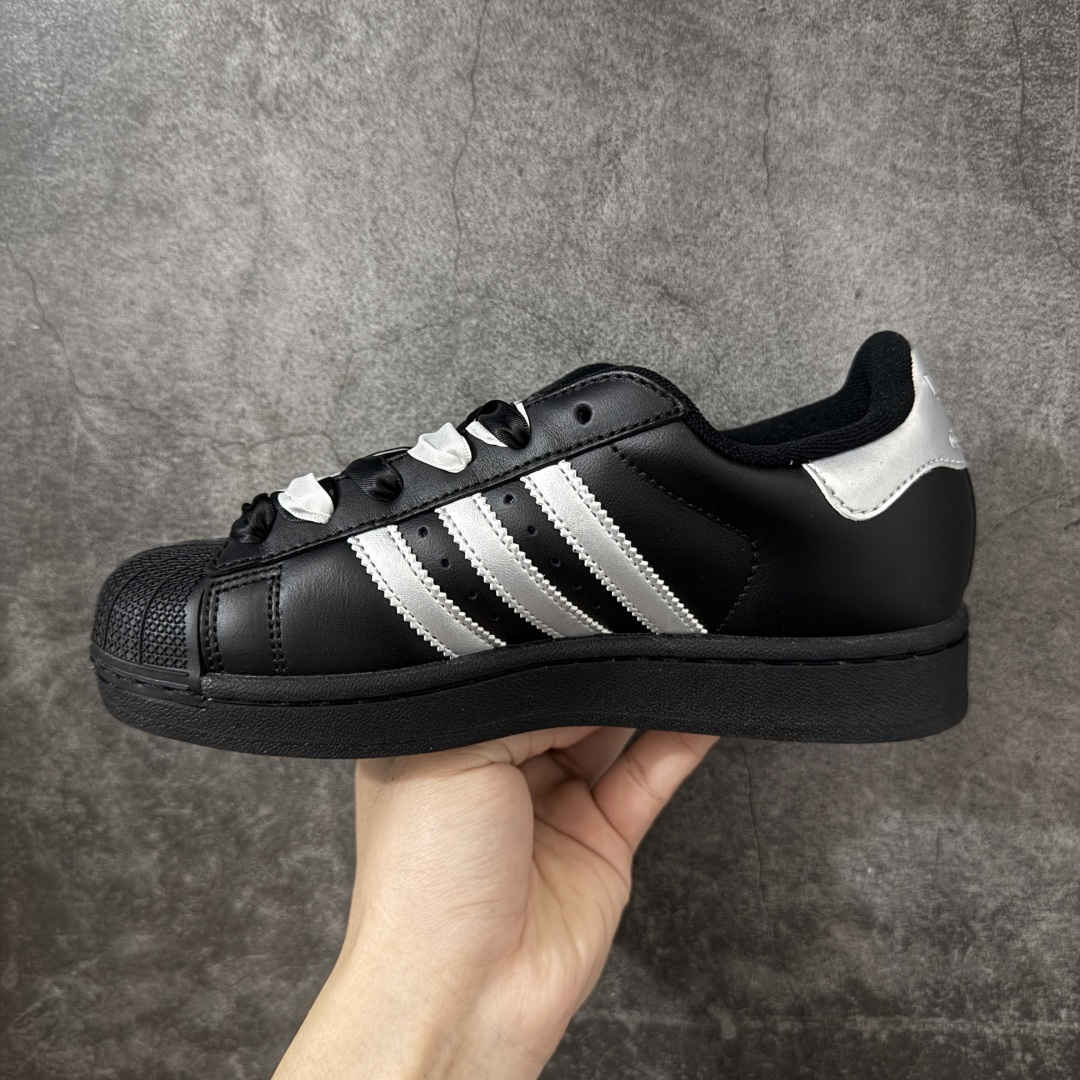 图片[2]-【H11顶级头层版】adidas originals Superstar 2 贝壳头 简约经典 舒适时尚 复古板鞋 男女同款 货号：JH9977 全新升级版 皮料改进至头层原厂皮 原盒 原底原料 开模打造 原厂织唛鞋标 高精密准度 原楦原纸板开发 匹配原版98%以上 后跟垫棉独家呈现 反口里弧度正确 原厂鞋垫 背胶 后跟电绣针数 与正品一致 原厂皮料 原厂车缝线 质感无敌 皮料切割干净 无任何毛边 清洁度细节完美 进口港宝加持 后跟自然饱满 还原公司包裹性 鞋面采用原装数据贴合技术 全方位贴合包裹脚型 鞋跟部鞋底牵引设计 提供强大的抓地性能 更适应不同实战场地路面 尺码：35.5 36 36.5 37.5 38 38.5 39 40 40.5 41 42 42.5 43 44 45-选品中心