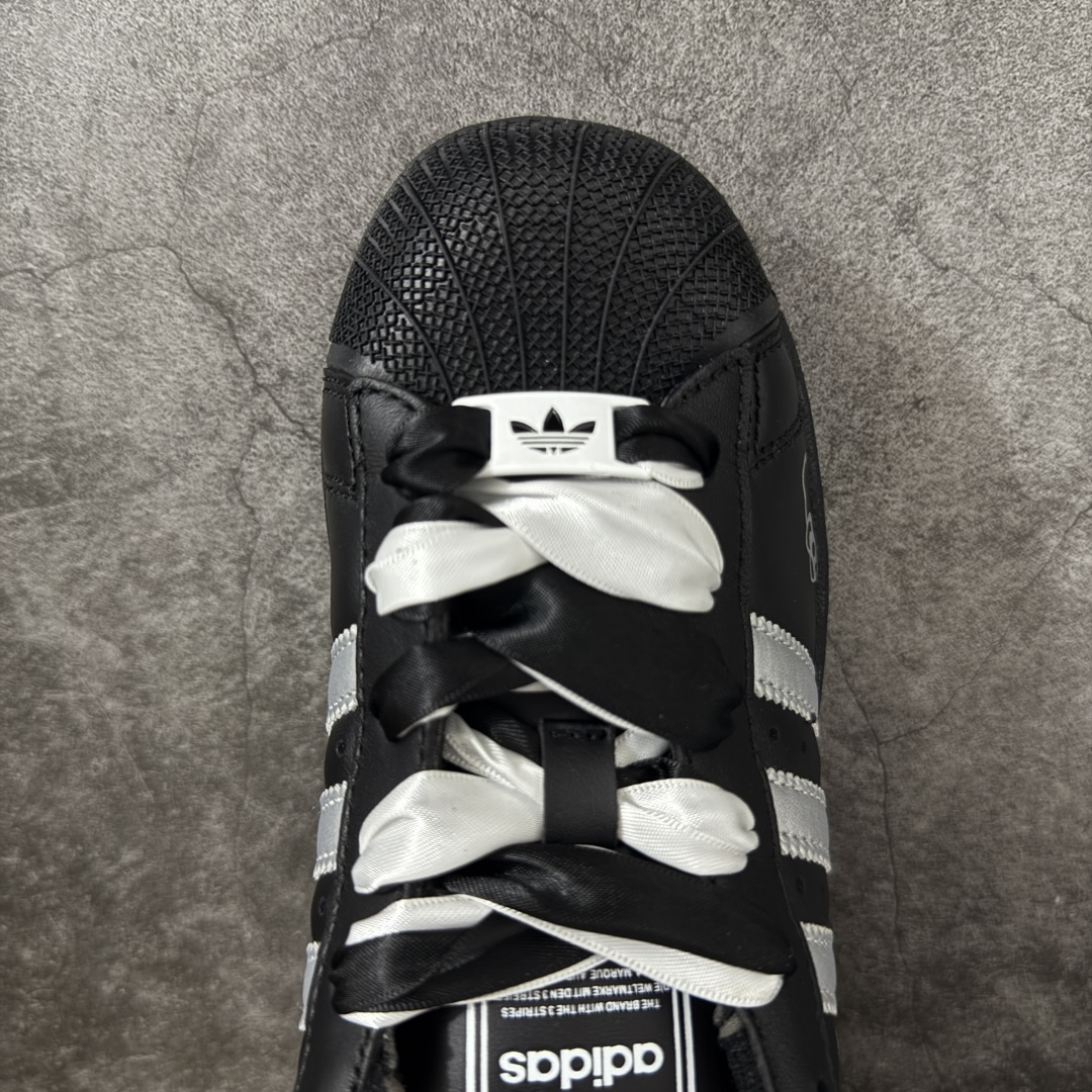 图片[5]-【H11顶级头层版】adidas originals Superstar 2 贝壳头 简约经典 舒适时尚 复古板鞋 男女同款 货号：JH9977 全新升级版 皮料改进至头层原厂皮 原盒 原底原料 开模打造 原厂织唛鞋标 高精密准度 原楦原纸板开发 匹配原版98%以上 后跟垫棉独家呈现 反口里弧度正确 原厂鞋垫 背胶 后跟电绣针数 与正品一致 原厂皮料 原厂车缝线 质感无敌 皮料切割干净 无任何毛边 清洁度细节完美 进口港宝加持 后跟自然饱满 还原公司包裹性 鞋面采用原装数据贴合技术 全方位贴合包裹脚型 鞋跟部鞋底牵引设计 提供强大的抓地性能 更适应不同实战场地路面 尺码：35.5 36 36.5 37.5 38 38.5 39 40 40.5 41 42 42.5 43 44 45-选品中心