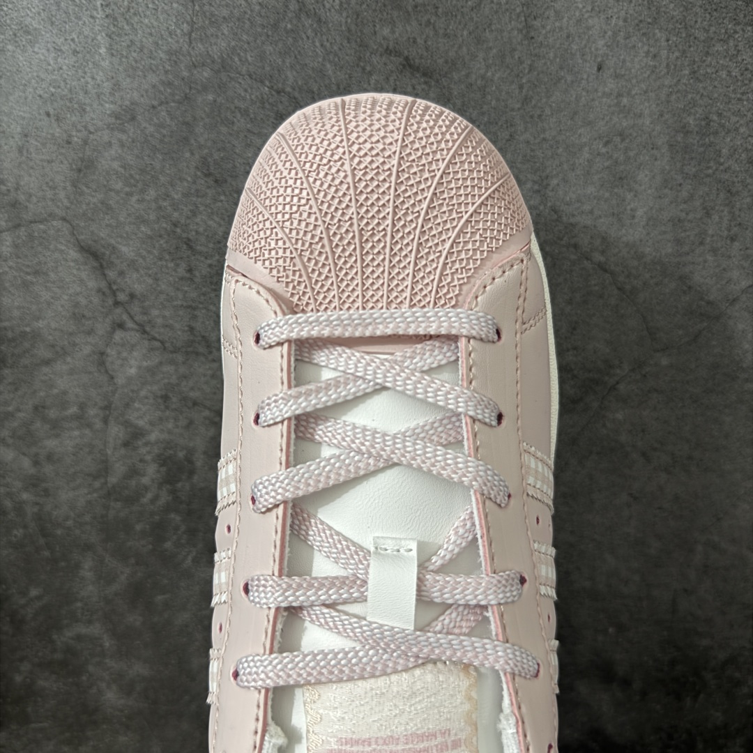 图片[5]-【H11顶级头层版】adidas originals Superstar 2 贝壳头 简约经典 舒适时尚 复古板鞋 男女同款 货号：KJ3968 全新升级版 皮料改进至头层原厂皮 原盒 原底原料 开模打造 原厂织唛鞋标 高精密准度 原楦原纸板开发 匹配原版98%以上 后跟垫棉独家呈现 反口里弧度正确 原厂鞋垫 背胶 后跟电绣针数 与正品一致 原厂皮料 原厂车缝线 质感无敌 皮料切割干净 无任何毛边 清洁度细节完美 进口港宝加持 后跟自然饱满 还原公司包裹性 鞋面采用原装数据贴合技术 全方位贴合包裹脚型 鞋跟部鞋底牵引设计 提供强大的抓地性能 更适应不同实战场地路面 尺码：35.5 36 36.5 37.5 38 38.5 39 40 40.5 41 42 42.5 43 44 45-选品中心