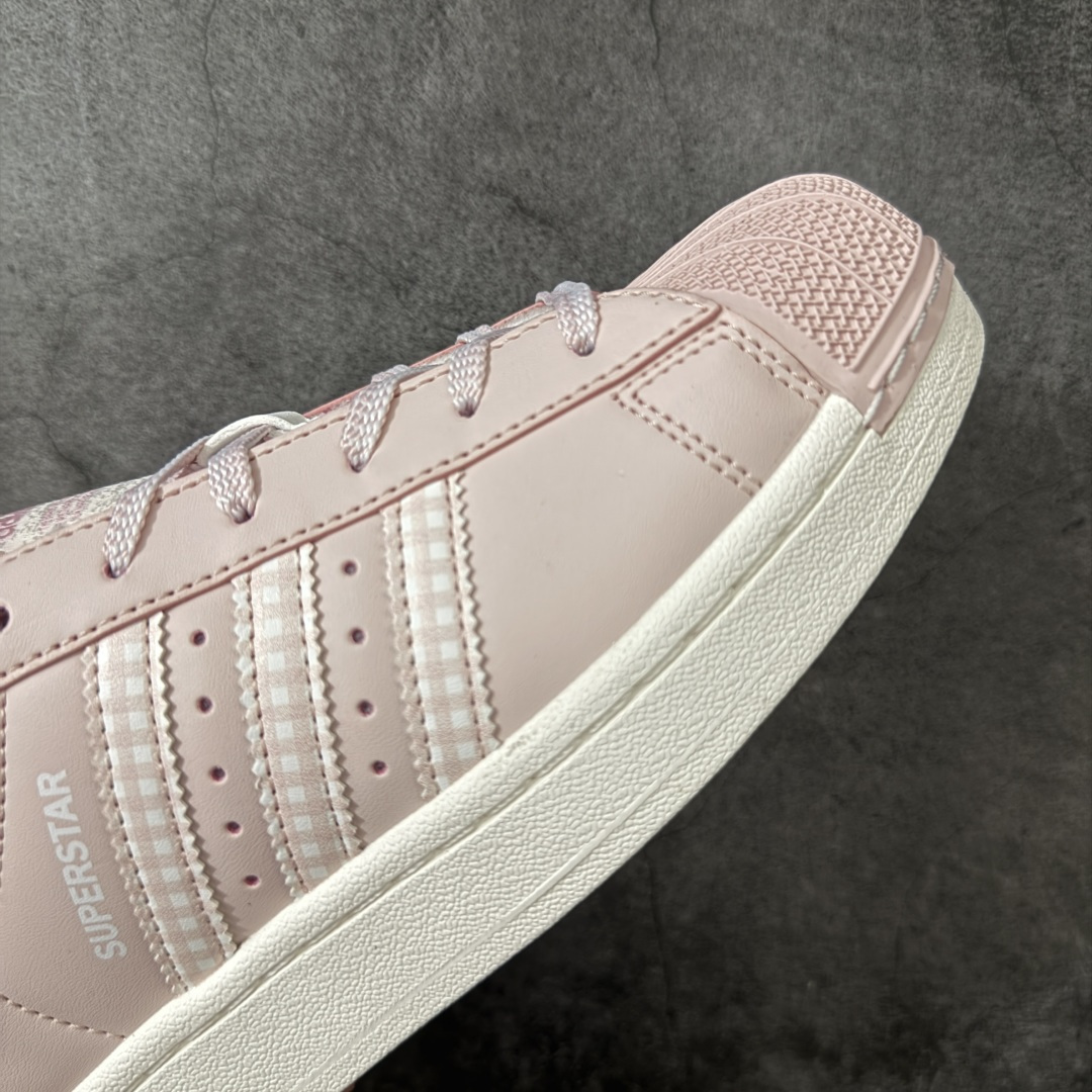 图片[6]-【H11顶级头层版】adidas originals Superstar 2 贝壳头 简约经典 舒适时尚 复古板鞋 男女同款 货号：KJ3968 全新升级版 皮料改进至头层原厂皮 原盒 原底原料 开模打造 原厂织唛鞋标 高精密准度 原楦原纸板开发 匹配原版98%以上 后跟垫棉独家呈现 反口里弧度正确 原厂鞋垫 背胶 后跟电绣针数 与正品一致 原厂皮料 原厂车缝线 质感无敌 皮料切割干净 无任何毛边 清洁度细节完美 进口港宝加持 后跟自然饱满 还原公司包裹性 鞋面采用原装数据贴合技术 全方位贴合包裹脚型 鞋跟部鞋底牵引设计 提供强大的抓地性能 更适应不同实战场地路面 尺码：35.5 36 36.5 37.5 38 38.5 39 40 40.5 41 42 42.5 43 44 45-选品中心
