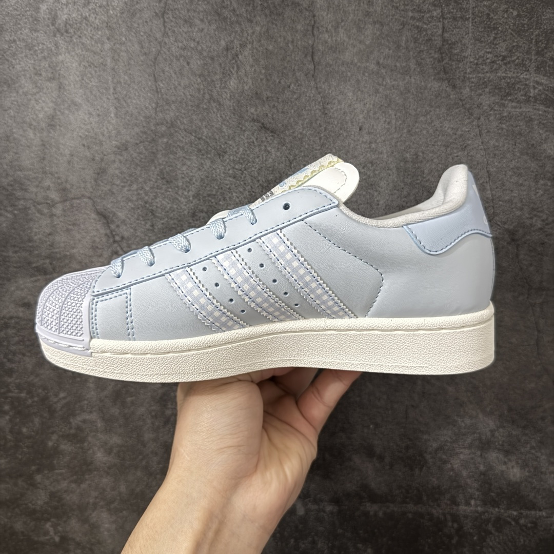 图片[2]-【H11顶级头层版】adidas originals Superstar 2 贝壳头 简约经典 舒适时尚 复古板鞋 男女同款 黑白 货号：HQ2646 全新升级版 皮料改进至头层原厂皮 原盒 原底原料 开模打造 原厂织唛鞋标 高精密准度 原楦原纸板开发 匹配原版98%以上 后跟垫棉独家呈现 反口里弧度正确 原厂鞋垫 背胶 后跟电绣针数 与正品一致 原厂皮料 原厂车缝线 质感无敌 皮料切割干净 无任何毛边 清洁度细节完美 进口港宝加持 后跟自然饱满 还原公司包裹性 鞋面采用原装数据贴合技术 全方位贴合包裹脚型 鞋跟部鞋底牵引设计 提供强大的抓地性能 更适应不同实战场地路面 尺码：35.5 36 36.5 37.5 38 38.5 39 40 40.5 41 42 42.5 43 44 45-选品中心