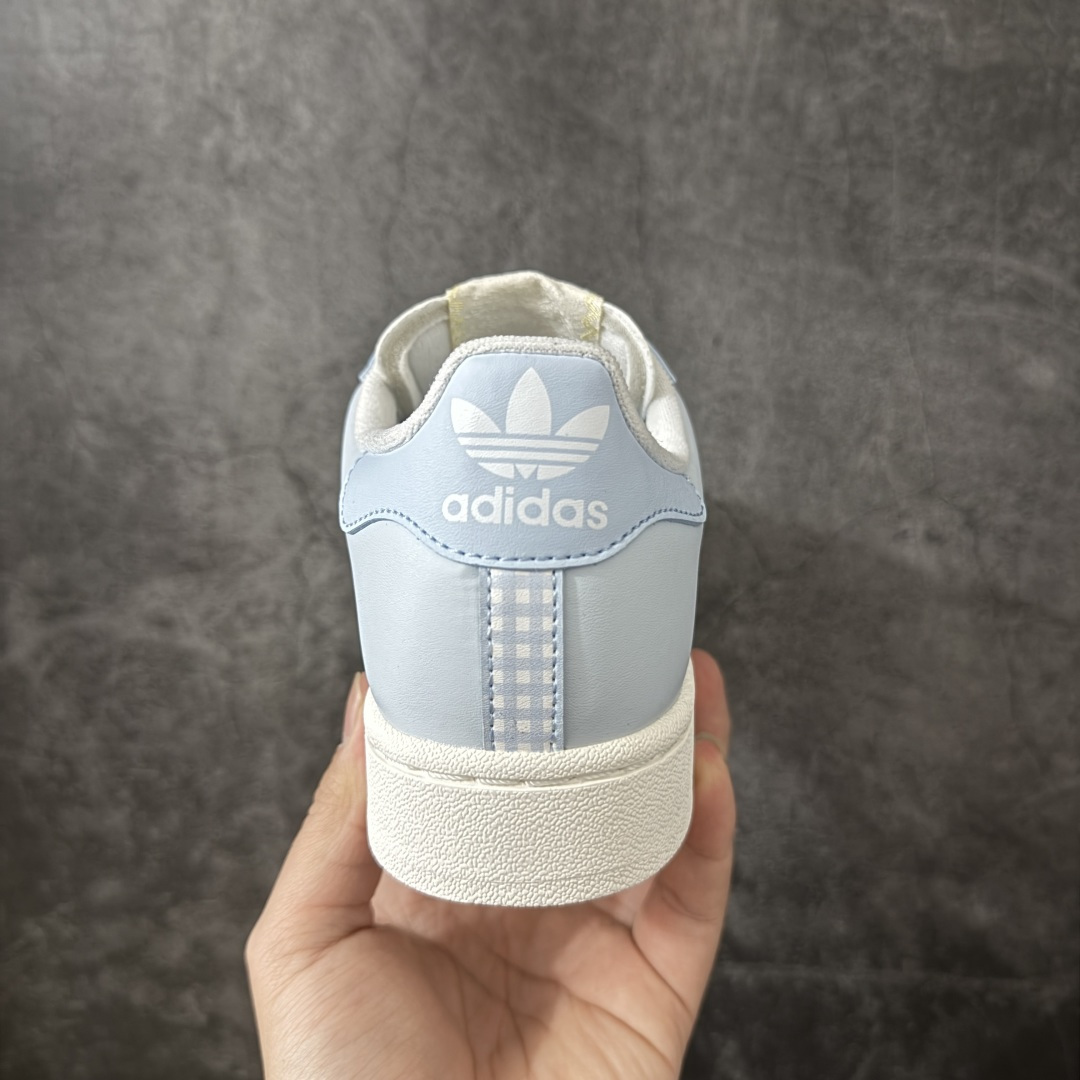 图片[4]-【H11顶级头层版】adidas originals Superstar 2 贝壳头 简约经典 舒适时尚 复古板鞋 男女同款 黑白 货号：HQ2646 全新升级版 皮料改进至头层原厂皮 原盒 原底原料 开模打造 原厂织唛鞋标 高精密准度 原楦原纸板开发 匹配原版98%以上 后跟垫棉独家呈现 反口里弧度正确 原厂鞋垫 背胶 后跟电绣针数 与正品一致 原厂皮料 原厂车缝线 质感无敌 皮料切割干净 无任何毛边 清洁度细节完美 进口港宝加持 后跟自然饱满 还原公司包裹性 鞋面采用原装数据贴合技术 全方位贴合包裹脚型 鞋跟部鞋底牵引设计 提供强大的抓地性能 更适应不同实战场地路面 尺码：35.5 36 36.5 37.5 38 38.5 39 40 40.5 41 42 42.5 43 44 45-选品中心