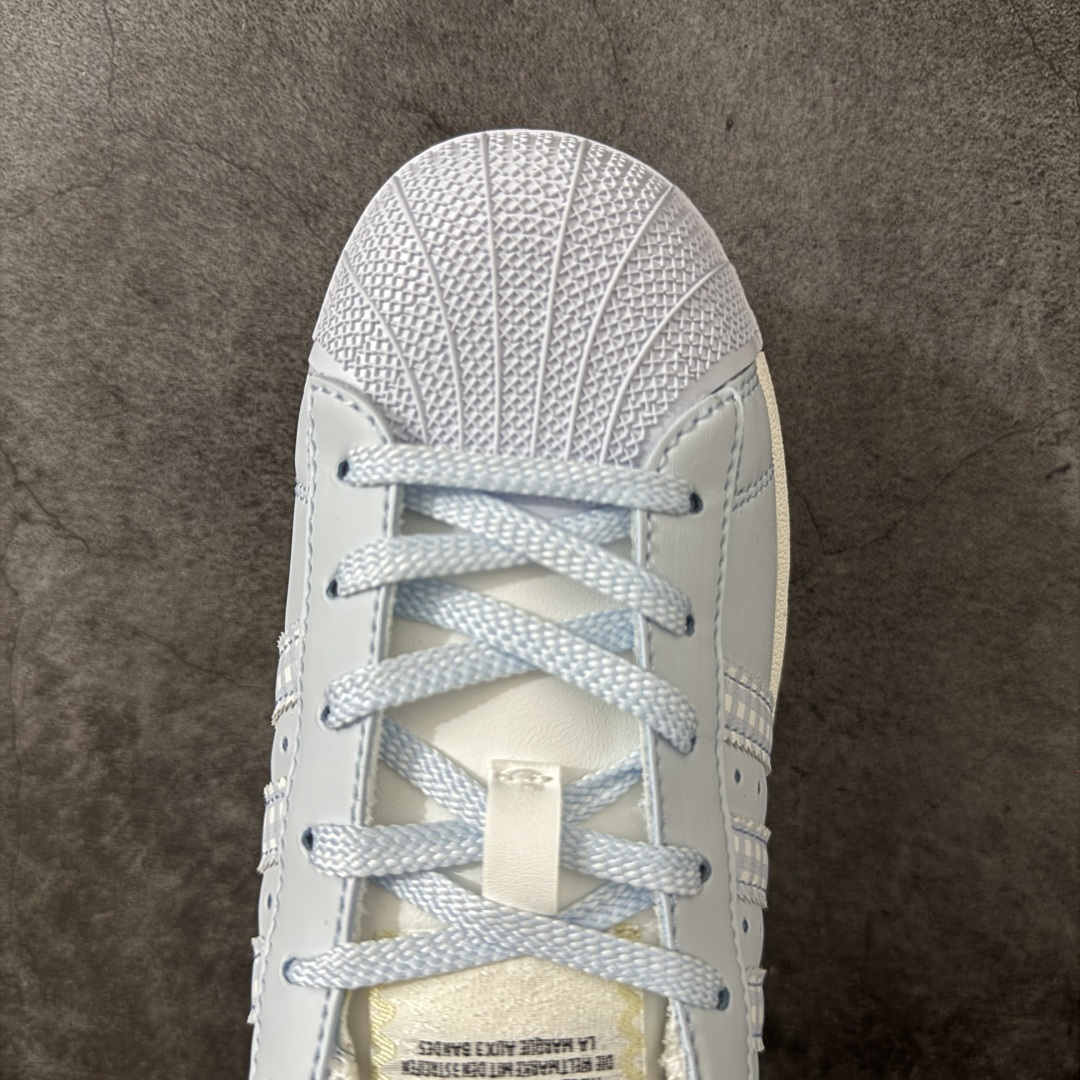 图片[5]-【H11顶级头层版】adidas originals Superstar 2 贝壳头 简约经典 舒适时尚 复古板鞋 男女同款 黑白 货号：HQ2646 全新升级版 皮料改进至头层原厂皮 原盒 原底原料 开模打造 原厂织唛鞋标 高精密准度 原楦原纸板开发 匹配原版98%以上 后跟垫棉独家呈现 反口里弧度正确 原厂鞋垫 背胶 后跟电绣针数 与正品一致 原厂皮料 原厂车缝线 质感无敌 皮料切割干净 无任何毛边 清洁度细节完美 进口港宝加持 后跟自然饱满 还原公司包裹性 鞋面采用原装数据贴合技术 全方位贴合包裹脚型 鞋跟部鞋底牵引设计 提供强大的抓地性能 更适应不同实战场地路面 尺码：35.5 36 36.5 37.5 38 38.5 39 40 40.5 41 42 42.5 43 44 45-选品中心