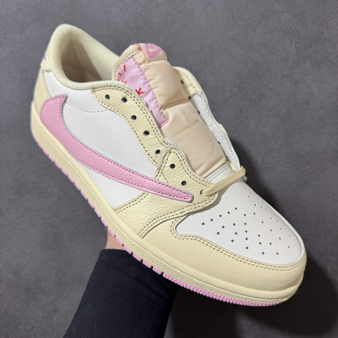 图片[3]-【公司级】Nike Air Jordan 1 x Travis Scott AJ1倒勾 乔一倒钩 耐克 低帮文化篮球鞋 升级原楦原档案数据开发纸版楦型 采用同源纳帕头层皮革鞋面材质 全新底模完美品相清洁度及喷漆效果 完美品质出货 细节如图所示 鞋面切割工整 冲孔整齐干净 中底拉帮线 整体清洁度非常好 货号：IQ7604-100 尺码：36 36.5 37.5 38 38.5 39 40 40.5 41 42 42.5 43 44 45 46-选品中心