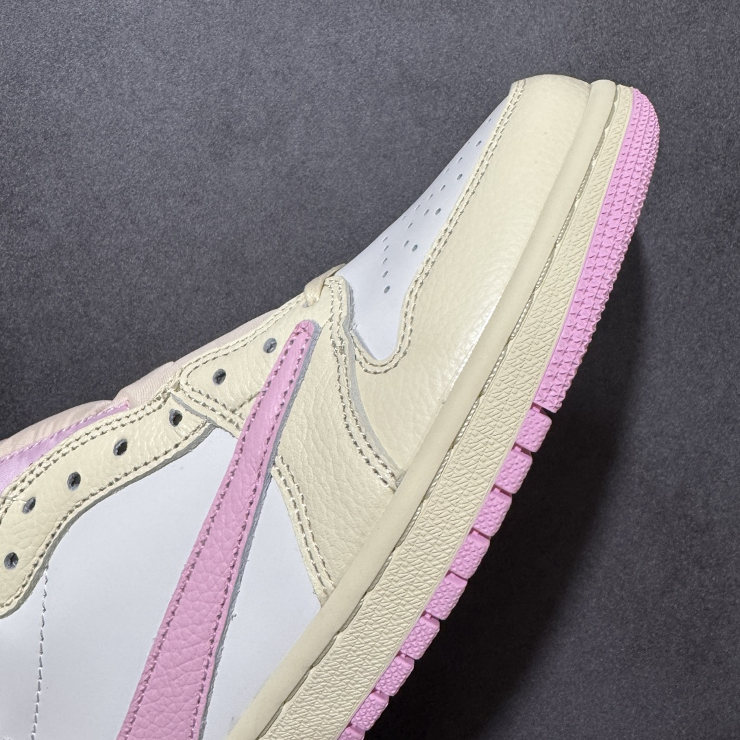图片[5]-【公司级】Nike Air Jordan 1 x Travis Scott AJ1倒勾 乔一倒钩 耐克 低帮文化篮球鞋 升级原楦原档案数据开发纸版楦型 采用同源纳帕头层皮革鞋面材质 全新底模完美品相清洁度及喷漆效果 完美品质出货 细节如图所示 鞋面切割工整 冲孔整齐干净 中底拉帮线 整体清洁度非常好 货号：IQ7604-100 尺码：36 36.5 37.5 38 38.5 39 40 40.5 41 42 42.5 43 44 45 46-选品中心