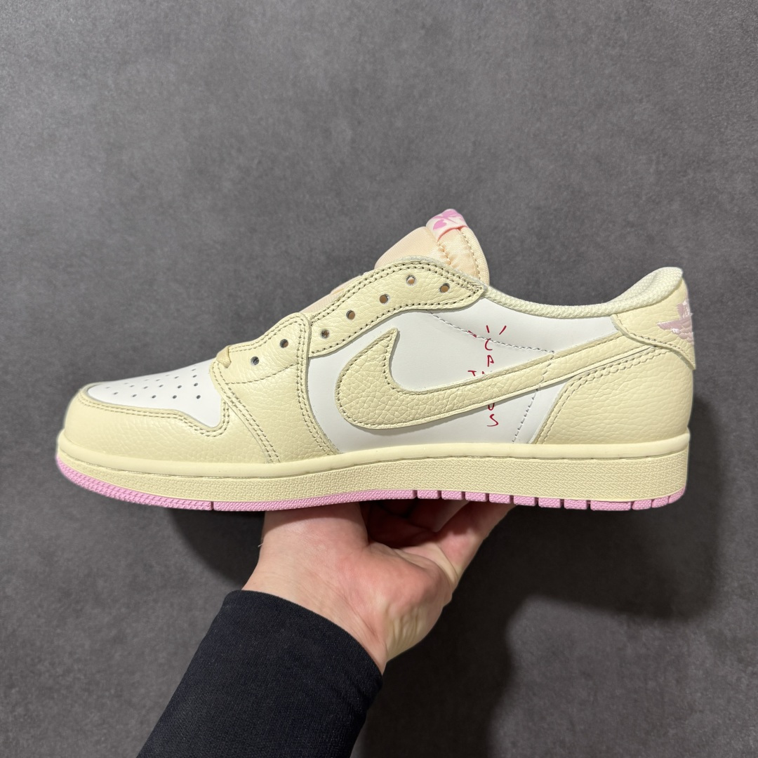 图片[2]-【公司级】Nike Air Jordan 1 x Travis Scott AJ1倒勾 乔一倒钩 耐克 低帮文化篮球鞋 升级原楦原档案数据开发纸版楦型 采用同源纳帕头层皮革鞋面材质 全新底模完美品相清洁度及喷漆效果 完美品质出货 细节如图所示 鞋面切割工整 冲孔整齐干净 中底拉帮线 整体清洁度非常好 货号：IQ7604-100 尺码：36 36.5 37.5 38 38.5 39 40 40.5 41 42 42.5 43 44 45 46-选品中心