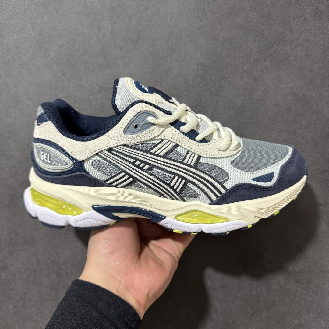 【公司级】Asics Gel-NYC 2.0亚瑟士运动休闲透气专业跑鞋 鞋面采用反绒皮与网布拼接 透气舒适兼具休闲时尚 结合简明的配色 展现品牌的传承 及引领复古流行的主题 虎爪造型的LOGO 鞋身稳定包裹系统 支撑鞋身 经典宽大鞋型配备防偏移设计 提升包裹性 穿着舒适 鞋面透气孔设计 提供透气性 货号： 1203A895-020 尺码：36 37 37.5 38 39 39.5 40 40.5 41.5 42 42.5 43.5 44 45 46-选品中心