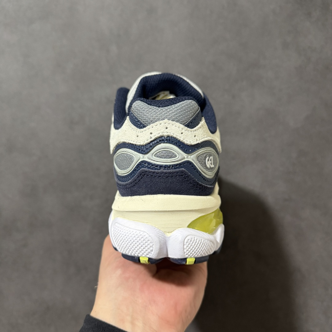图片[4]-【公司级】Asics Gel-NYC 2.0亚瑟士运动休闲透气专业跑鞋 鞋面采用反绒皮与网布拼接 透气舒适兼具休闲时尚 结合简明的配色 展现品牌的传承 及引领复古流行的主题 虎爪造型的LOGO 鞋身稳定包裹系统 支撑鞋身 经典宽大鞋型配备防偏移设计 提升包裹性 穿着舒适 鞋面透气孔设计 提供透气性 货号： 1203A895-020 尺码：36 37 37.5 38 39 39.5 40 40.5 41.5 42 42.5 43.5 44 45 46-选品中心