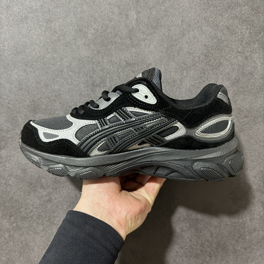 图片[2]-【公司级】Asics Gel-NYC 2.0亚瑟士运动休闲透气专业跑鞋 鞋面采用反绒皮与网布拼接 透气舒适兼具休闲时尚 结合简明的配色 展现品牌的传承 及引领复古流行的主题 虎爪造型的LOGO 鞋身稳定包裹系统 支撑鞋身 经典宽大鞋型配备防偏移设计 提升包裹性 穿着舒适 鞋面透气孔设计 提供透气性 货号： 1203A895-022 尺码：36 37 37.5 38 39 39.5 40 40.5 41.5 42 42.5 43.5 44 45 46-选品中心