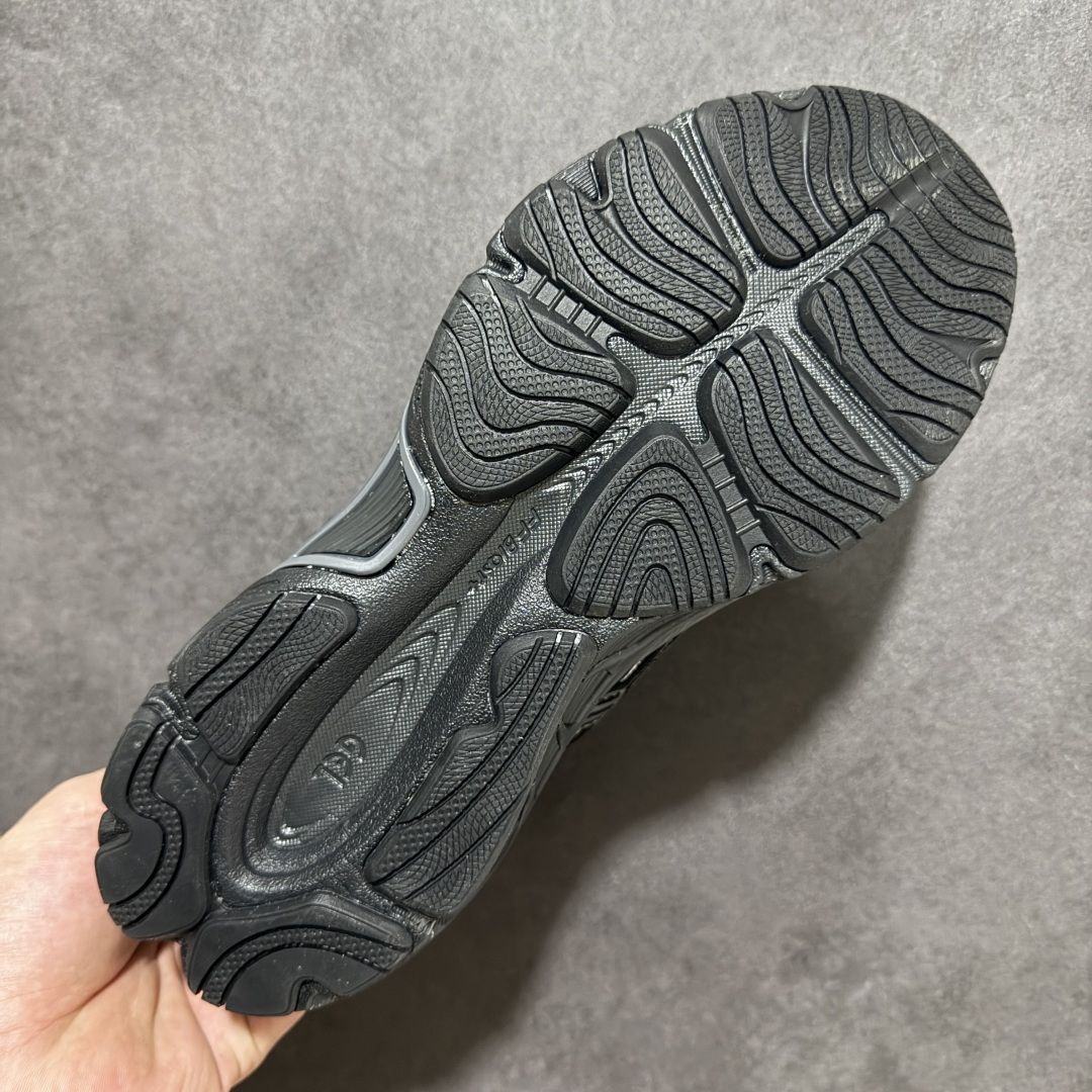 图片[9]-【公司级】Asics Gel-NYC 2.0亚瑟士运动休闲透气专业跑鞋 鞋面采用反绒皮与网布拼接 透气舒适兼具休闲时尚 结合简明的配色 展现品牌的传承 及引领复古流行的主题 虎爪造型的LOGO 鞋身稳定包裹系统 支撑鞋身 经典宽大鞋型配备防偏移设计 提升包裹性 穿着舒适 鞋面透气孔设计 提供透气性 货号： 1203A895-022 尺码：36 37 37.5 38 39 39.5 40 40.5 41.5 42 42.5 43.5 44 45 46-选品中心