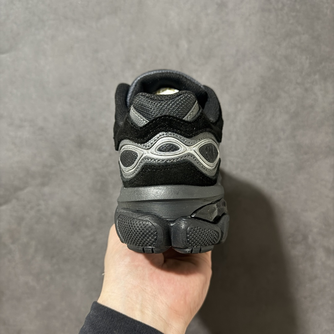 图片[4]-【公司级】Asics Gel-NYC 2.0亚瑟士运动休闲透气专业跑鞋 鞋面采用反绒皮与网布拼接 透气舒适兼具休闲时尚 结合简明的配色 展现品牌的传承 及引领复古流行的主题 虎爪造型的LOGO 鞋身稳定包裹系统 支撑鞋身 经典宽大鞋型配备防偏移设计 提升包裹性 穿着舒适 鞋面透气孔设计 提供透气性 货号： 1203A895-022 尺码：36 37 37.5 38 39 39.5 40 40.5 41.5 42 42.5 43.5 44 45 46-选品中心