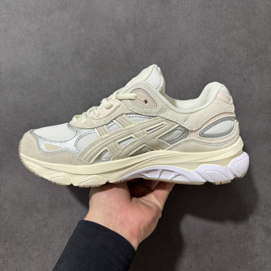 图片[2]-【公司级】Asics Gel-NYC 2.0亚瑟士运动休闲透气专业跑鞋 鞋面采用反绒皮与网布拼接 透气舒适兼具休闲时尚 结合简明的配色 展现品牌的传承 及引领复古流行的主题 虎爪造型的LOGO 鞋身稳定包裹系统 支撑鞋身 经典宽大鞋型配备防偏移设计 提升包裹性 穿着舒适 鞋面透气孔设计 提供透气性 货号： 1203A895-101 尺码：36 37 37.5 38 39 39.5 40 40.5 41.5 42 42.5 43.5 44 45 46-选品中心