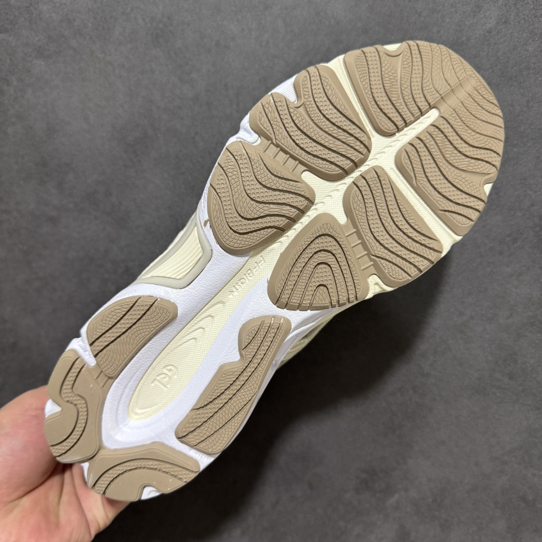 图片[9]-【公司级】Asics Gel-NYC 2.0亚瑟士运动休闲透气专业跑鞋 鞋面采用反绒皮与网布拼接 透气舒适兼具休闲时尚 结合简明的配色 展现品牌的传承 及引领复古流行的主题 虎爪造型的LOGO 鞋身稳定包裹系统 支撑鞋身 经典宽大鞋型配备防偏移设计 提升包裹性 穿着舒适 鞋面透气孔设计 提供透气性 货号： 1203A895-101 尺码：36 37 37.5 38 39 39.5 40 40.5 41.5 42 42.5 43.5 44 45 46-选品中心