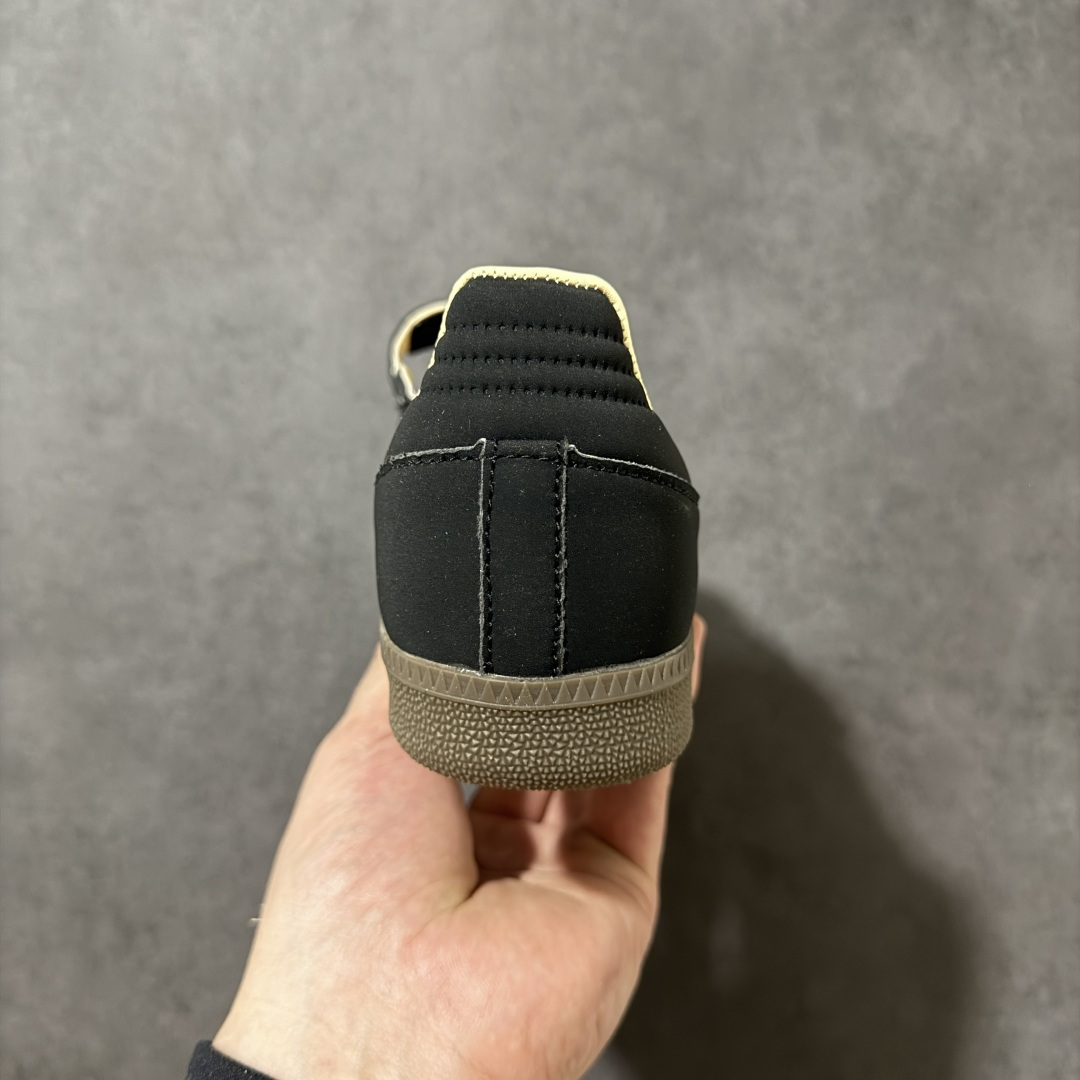 图片[4]-【公司级】Adidas Samba Jane 阿迪达斯 玛丽珍 懒人一脚蹬 采用皮革材质的设计融合了经典与现代元素 它采用了玛丽珍鞋的特色设计 如鞋面上的扣带和环扣装饰 同时保留了Samba鞋的经典三道杠设计和橡胶大底 这款鞋的鞋型修长 中足偏窄 整体贴合感强 适合标准脚型和宽脚型的人群‌ 货号： KJ3970 尺码： 36 36.5 37 38 38.5 39 40 40.5 41-选品中心