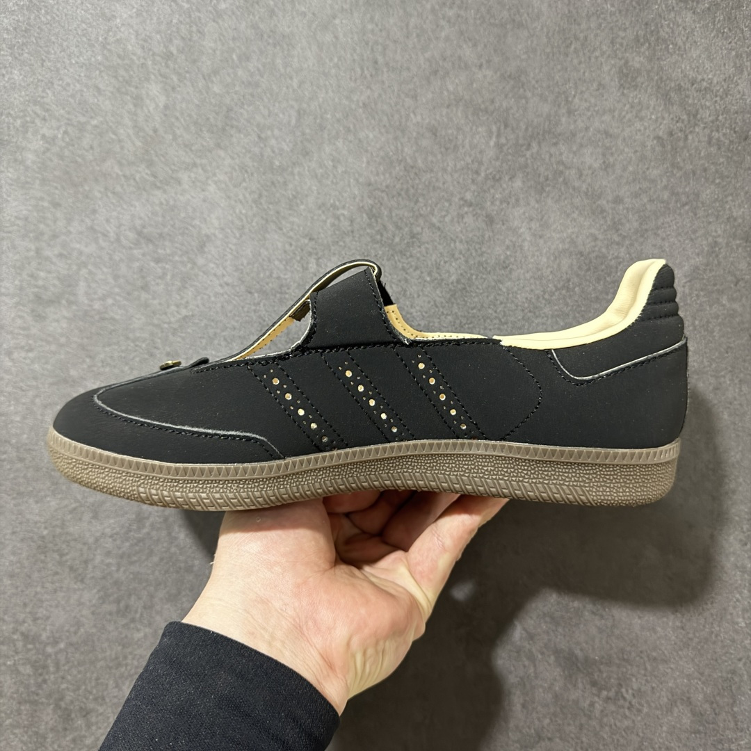 图片[2]-【公司级】Adidas Samba Jane 阿迪达斯 玛丽珍 懒人一脚蹬 采用皮革材质的设计融合了经典与现代元素 它采用了玛丽珍鞋的特色设计 如鞋面上的扣带和环扣装饰 同时保留了Samba鞋的经典三道杠设计和橡胶大底 这款鞋的鞋型修长 中足偏窄 整体贴合感强 适合标准脚型和宽脚型的人群‌ 货号： KJ3970 尺码： 36 36.5 37 38 38.5 39 40 40.5 41-选品中心