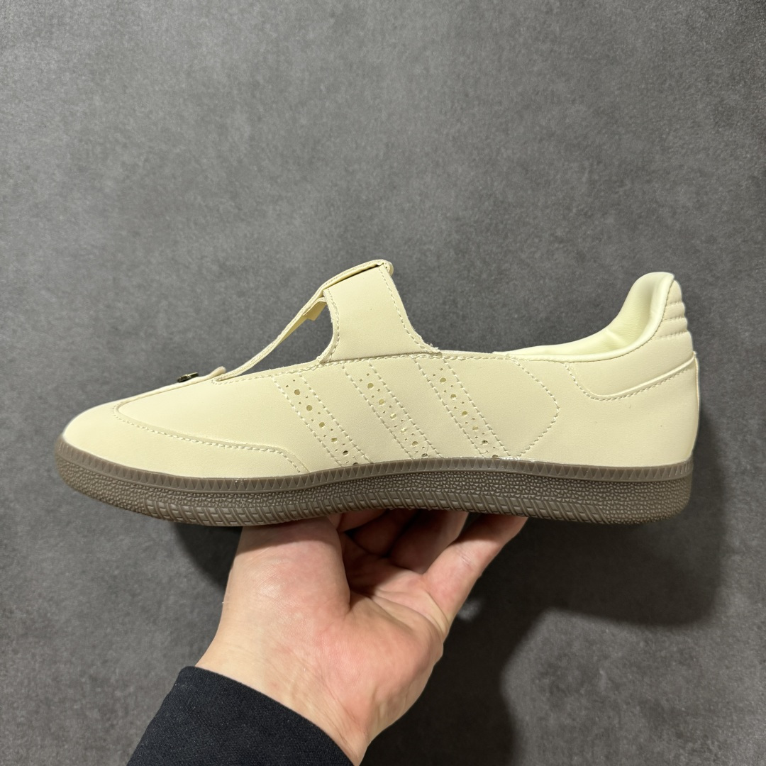 图片[2]-【公司级】Adidas Samba Jane 阿迪达斯 玛丽珍 懒人一脚蹬 采用皮革材质的设计融合了经典与现代元素 它采用了玛丽珍鞋的特色设计 如鞋面上的扣带和环扣装饰 同时保留了Samba鞋的经典三道杠设计和橡胶大底 这款鞋的鞋型修长 中足偏窄 整体贴合感强 适合标准脚型和宽脚型的人群‌ 货号： KJ3969 尺码： 36 36.5 37 38 38.5 39 40 40.5 41-选品中心
