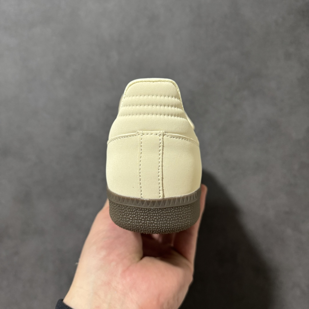 图片[4]-【公司级】Adidas Samba Jane 阿迪达斯 玛丽珍 懒人一脚蹬 采用皮革材质的设计融合了经典与现代元素 它采用了玛丽珍鞋的特色设计 如鞋面上的扣带和环扣装饰 同时保留了Samba鞋的经典三道杠设计和橡胶大底 这款鞋的鞋型修长 中足偏窄 整体贴合感强 适合标准脚型和宽脚型的人群‌ 货号： KJ3969 尺码： 36 36.5 37 38 38.5 39 40 40.5 41-选品中心
