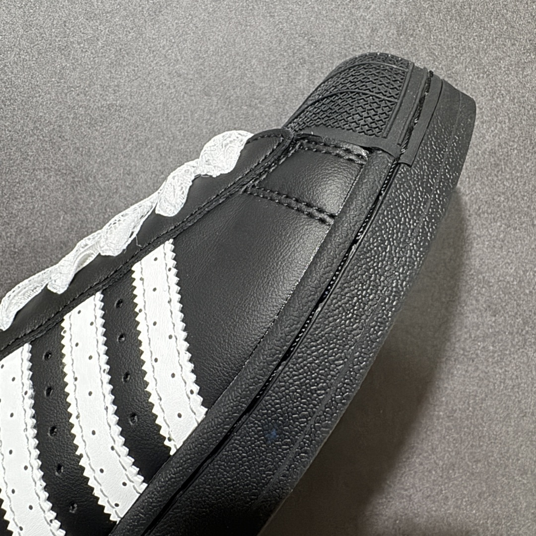 图片[5]-【公司级】Adidas Original Superstar 2 阿迪达斯 低帮 男女同款 贝壳头2代防滑耐磨轻便低邦板鞋 鞋身整体以黑色皮革打造，搭配经典黑色贝壳头，鞋身两侧经典锯齿三条杠Logo采用白色点缀，蕾丝鞋带，后跟装饰片辅以白色，加压logo和黑色斑点，最后以黑色大底完善整体设计收尾。整体时尚大方。 货号：JH9977 尺码：35¹/₃ 36 36²/₃ 37¹/₃ 38 38²/₃ 39¹/₃ 40-选品中心