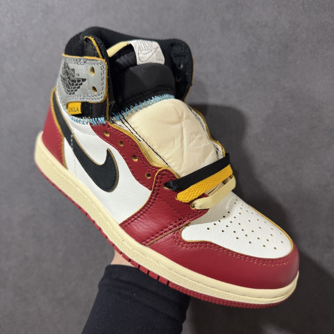 图片[3]-【H11版本】Nike Air Jordan 1 Retro High Nrg 联名款 2025版 AJ1 乔一 舒适贴合 防滑耐磨 低帮 复古篮球鞋 男女同款 白红灰 货号：HV8563-600 尺码：35.5 36 36.5 37.5 38 38.5 39 40 40.5 41 42 42.5 43 44 45 46 47.5 48.5 46 47.5 48.5 #H11顶级纯原 纯原外贸平台特供订单 #全套原纸板楦头开发 #原厂特供材料配套加持 #确保原汁原味 完美呈现版型 #原档数据独家私模大底 #男女鞋同步官方开发至48.5 #原装进口轻量化鞋垫 #进口港宝加持 后跟自然饱满 还原公司包裹性 #鞋面采用原装数据贴合技术 #全方位贴合包裹脚型 #鞋跟部鞋底牵引设计 #提供强大的抓地性能 #更适应不同实战场地路面-选品中心