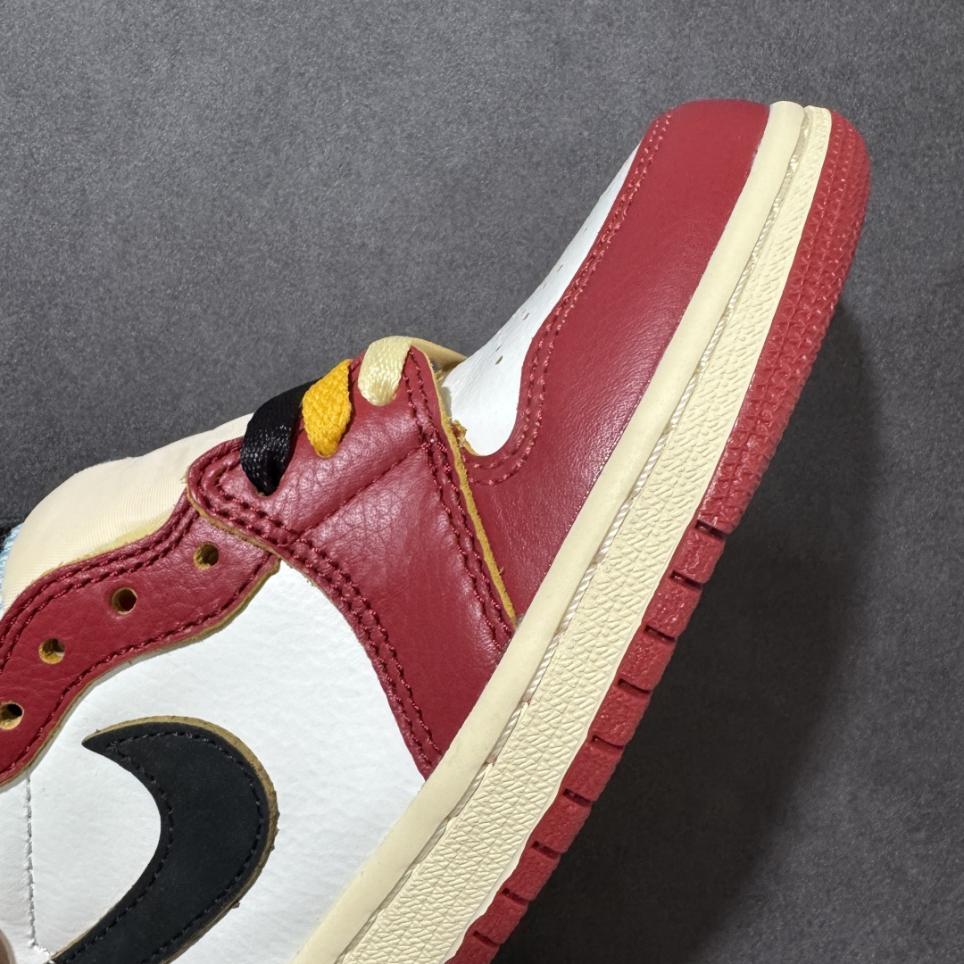 图片[5]-【H11版本】Nike Air Jordan 1 Retro High Nrg 联名款 2025版 AJ1 乔一 舒适贴合 防滑耐磨 低帮 复古篮球鞋 男女同款 白红灰 货号：HV8563-600 尺码：35.5 36 36.5 37.5 38 38.5 39 40 40.5 41 42 42.5 43 44 45 46 47.5 48.5 46 47.5 48.5 #H11顶级纯原 纯原外贸平台特供订单 #全套原纸板楦头开发 #原厂特供材料配套加持 #确保原汁原味 完美呈现版型 #原档数据独家私模大底 #男女鞋同步官方开发至48.5 #原装进口轻量化鞋垫 #进口港宝加持 后跟自然饱满 还原公司包裹性 #鞋面采用原装数据贴合技术 #全方位贴合包裹脚型 #鞋跟部鞋底牵引设计 #提供强大的抓地性能 #更适应不同实战场地路面-选品中心