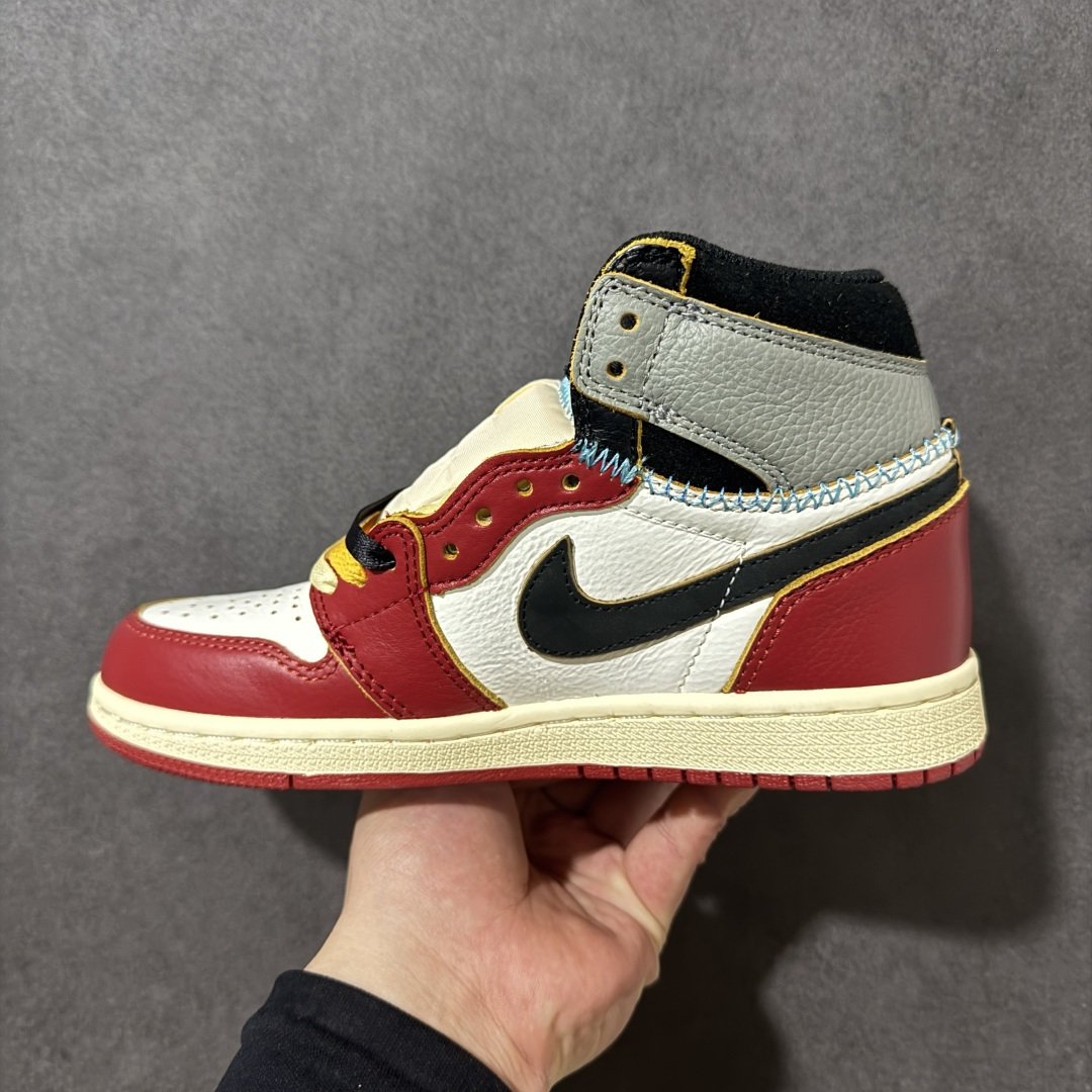 图片[2]-【H11版本】Nike Air Jordan 1 Retro High Nrg 联名款 2025版 AJ1 乔一 舒适贴合 防滑耐磨 低帮 复古篮球鞋 男女同款 白红灰 货号：HV8563-600 尺码：35.5 36 36.5 37.5 38 38.5 39 40 40.5 41 42 42.5 43 44 45 46 47.5 48.5 46 47.5 48.5 #H11顶级纯原 纯原外贸平台特供订单 #全套原纸板楦头开发 #原厂特供材料配套加持 #确保原汁原味 完美呈现版型 #原档数据独家私模大底 #男女鞋同步官方开发至48.5 #原装进口轻量化鞋垫 #进口港宝加持 后跟自然饱满 还原公司包裹性 #鞋面采用原装数据贴合技术 #全方位贴合包裹脚型 #鞋跟部鞋底牵引设计 #提供强大的抓地性能 #更适应不同实战场地路面-选品中心