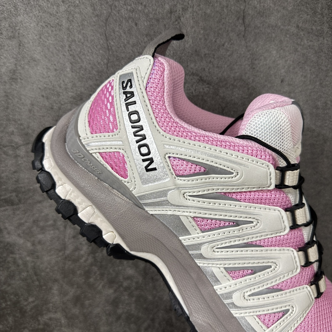 图片[6]-【纯原W1版】SALOMON萨洛蒙 × atoms pink XA PRO 3D 樱花 百搭舒适 低帮 户外功能鞋 男女同款 粉灰色 479886 纯原外贸平台特供订 全套原纸板楦头开发 原厂特供网布配套加持 确保原汁原味 完美呈现版型 原档数据独家私模五层组合大底 男女鞋同步官方开发 原装Ortholite轻量化鞋垫 中底布带钢印编号 原厂TPU锁扣 进口港宝加持 后跟自然饱满 还原公司包裹性 鞋面采用SENSIFT贴合技术 全方位贴合包裹脚型 鞋跟部鞋底牵引设计 提供强大的抓地性能 更适应野外崎岖不平的道路 其3D ADVANCED CHASSIS底盘 材料轻量大化 钉齿设计更具稳定性 防护性 鞋底易磨损区运用CONTAGRIP高耐磨材料 应对城市硬质路面长距离跑考验 尺码：36 36.5 37.5 38 38.5 39 40 40.5 41 42 42.5 43 44 44.5 45-选品中心