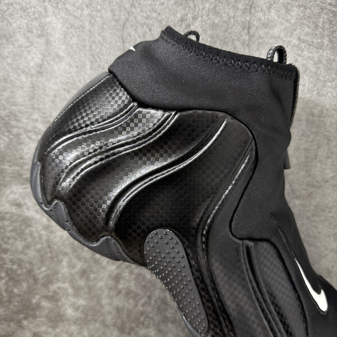 图片[7]-【莞顶纯原】Nike Air Flightposite One 飞行风一代系列中帮休闲运动文化篮球鞋“黑碳板黑风”碳板风一复刻版 风衣 642307-001 采用一次成型聚氨酯铸模脚型内膜鞋面材质 鞋垫嵌入前后掌ZOOM回弹缓震气垫 超大TPU模块组合耐磨橡胶大底❗️ 经典的全黑配色 Nike Air Flightposite 2014 “Carbon Fiber” 又将我们带回到那个难忘的年代。低调而奢华感十足的碳纤维纹路鞋面，经典的拉链式设计，在十多年后的今天，这款碳板风仍然颇具魅力，诸多细节值得细细品味。 尺码：40-46-选品中心