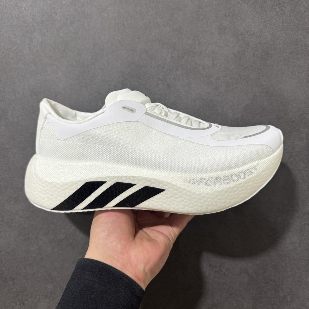 【公司级】AD Hyper Boost Edge M 轻量竞速运动跑鞋 CELERMESH针织网面非常轻薄 纤维间的缝隙很大 可以保证跑步时的透气、排汗效果 鞋舌直接与两侧的内衬和鞋底连接在一起 在跑步过程中不会被鞋舌的左右移动所困扰 在标准鞋带孔的基础上再拓宽一组鞋带孔 适合不同脚型的需求 突破性 EnergyRods 技术，有助于跑者实现更好的成绩 中底独特的LIGHTSTRIKE PRO泡棉材质 微弹感觉在跑步过程中给予了良好的支撑体验 对于顶级精英和高水平进阶跑者来说是一双值得信赖的竞速比赛用鞋 货号：KI1921 尺码：36-45没半码-选品中心