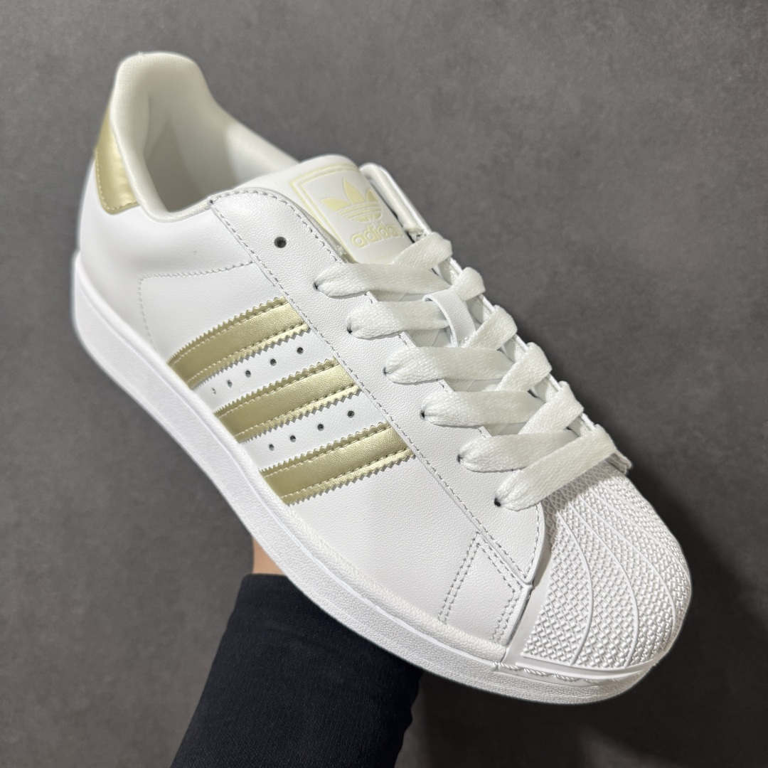 图片[3]-【H11顶级头层版】adidas originals Superstar 2 贝壳头 简约经典 舒适时尚 复古板鞋 男女同款 货号：JQ6457 全新升级版 皮料改进至头层原厂皮 原盒 原底原料 开模打造 原厂织唛鞋标 高精密准度 原楦原纸板开发 匹配原版98%以上 后跟垫棉独家呈现 反口里弧度正确 原厂鞋垫 背胶 后跟电绣针数 与正品一致 原厂皮料 原厂车缝线 质感无敌 皮料切割干净 无任何毛边 清洁度细节完美 进口港宝加持 后跟自然饱满 还原公司包裹性 鞋面采用原装数据贴合技术 全方位贴合包裹脚型 鞋跟部鞋底牵引设计 提供强大的抓地性能 更适应不同实战场地路面 尺码：35.5 36 36.5 37.5 38 38.5 39 40 40.5 41 42 42.5 43 44 45-选品中心