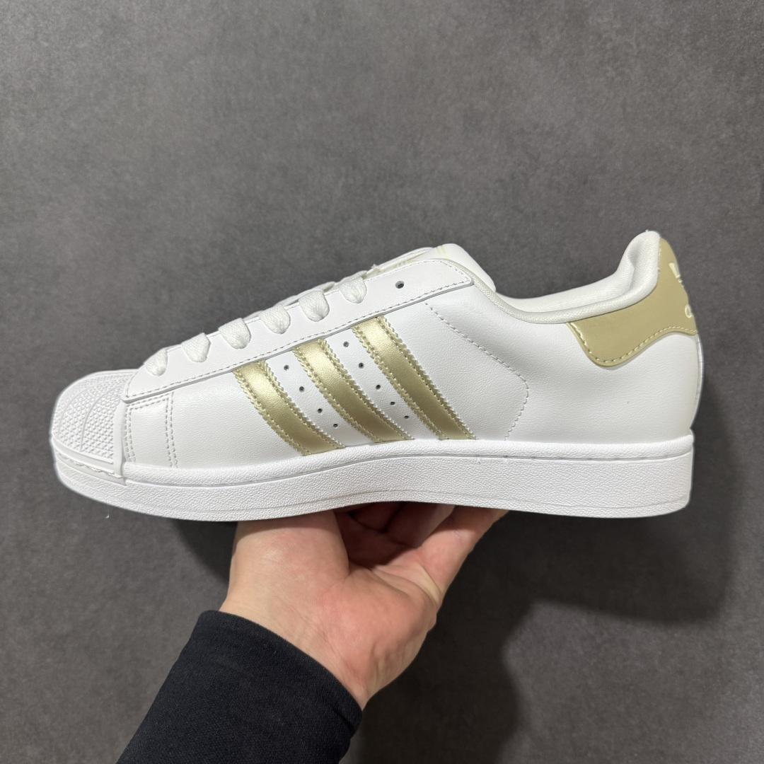 图片[2]-【H11顶级头层版】adidas originals Superstar 2 贝壳头 简约经典 舒适时尚 复古板鞋 男女同款 货号：JQ6457 全新升级版 皮料改进至头层原厂皮 原盒 原底原料 开模打造 原厂织唛鞋标 高精密准度 原楦原纸板开发 匹配原版98%以上 后跟垫棉独家呈现 反口里弧度正确 原厂鞋垫 背胶 后跟电绣针数 与正品一致 原厂皮料 原厂车缝线 质感无敌 皮料切割干净 无任何毛边 清洁度细节完美 进口港宝加持 后跟自然饱满 还原公司包裹性 鞋面采用原装数据贴合技术 全方位贴合包裹脚型 鞋跟部鞋底牵引设计 提供强大的抓地性能 更适应不同实战场地路面 尺码：35.5 36 36.5 37.5 38 38.5 39 40 40.5 41 42 42.5 43 44 45-选品中心