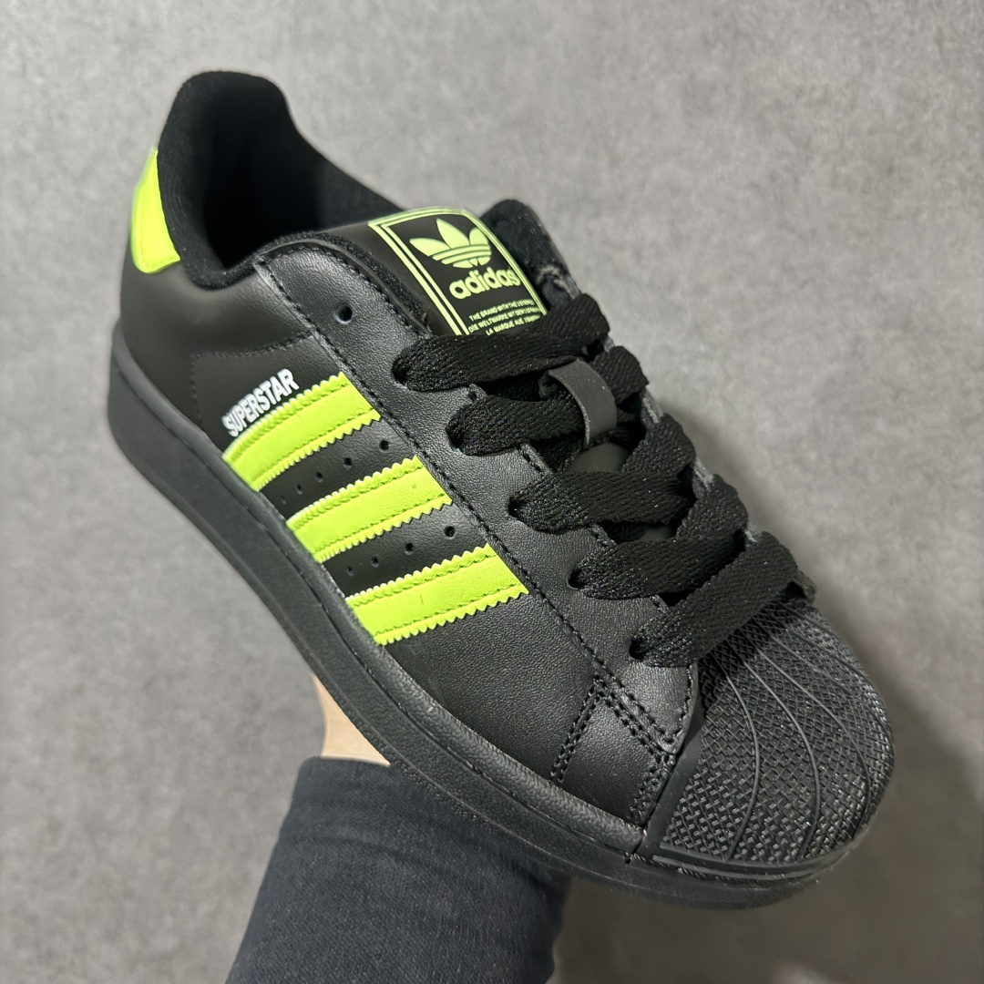 图片[3]-【H11顶级头层版】adidas originals Superstar 2 贝壳头 简约经典 舒适时尚 复古板鞋 男女同款 货号：JQ3175 全新升级版 皮料改进至头层原厂皮 原盒 原底原料 开模打造 原厂织唛鞋标 高精密准度 原楦原纸板开发 匹配原版98%以上 后跟垫棉独家呈现 反口里弧度正确 原厂鞋垫 背胶 后跟电绣针数 与正品一致 原厂皮料 原厂车缝线 质感无敌 皮料切割干净 无任何毛边 清洁度细节完美 进口港宝加持 后跟自然饱满 还原公司包裹性 鞋面采用原装数据贴合技术 全方位贴合包裹脚型 鞋跟部鞋底牵引设计 提供强大的抓地性能 更适应不同实战场地路面 尺码：35.5 36 36.5 37.5 38 38.5 39 40 40.5 41 42 42.5 43 44 45-选品中心
