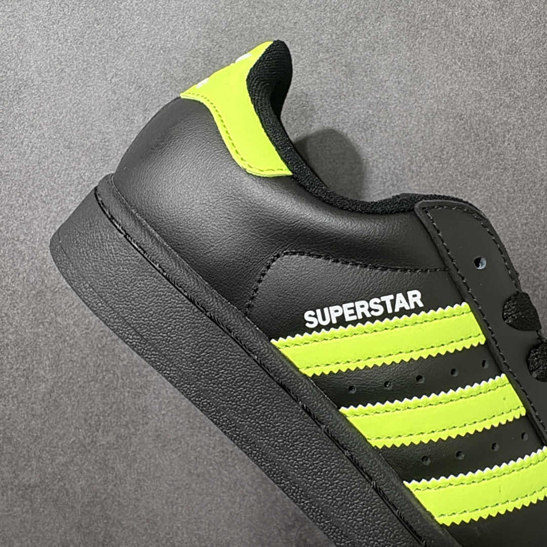 图片[6]-【H11顶级头层版】adidas originals Superstar 2 贝壳头 简约经典 舒适时尚 复古板鞋 男女同款 货号：JQ3175 全新升级版 皮料改进至头层原厂皮 原盒 原底原料 开模打造 原厂织唛鞋标 高精密准度 原楦原纸板开发 匹配原版98%以上 后跟垫棉独家呈现 反口里弧度正确 原厂鞋垫 背胶 后跟电绣针数 与正品一致 原厂皮料 原厂车缝线 质感无敌 皮料切割干净 无任何毛边 清洁度细节完美 进口港宝加持 后跟自然饱满 还原公司包裹性 鞋面采用原装数据贴合技术 全方位贴合包裹脚型 鞋跟部鞋底牵引设计 提供强大的抓地性能 更适应不同实战场地路面 尺码：35.5 36 36.5 37.5 38 38.5 39 40 40.5 41 42 42.5 43 44 45-选品中心