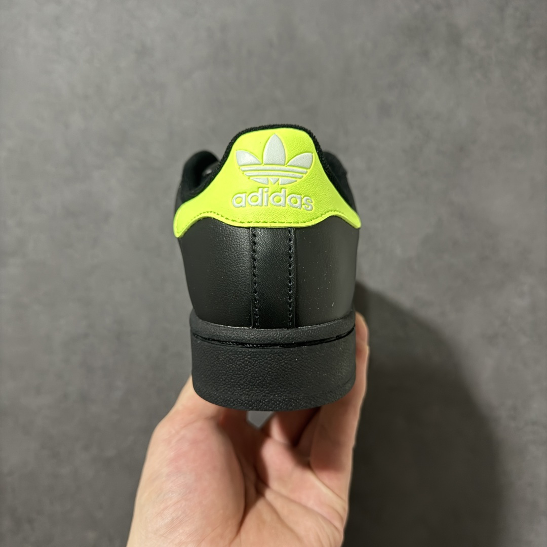 图片[4]-【H11顶级头层版】adidas originals Superstar 2 贝壳头 简约经典 舒适时尚 复古板鞋 男女同款 货号：JQ3175 全新升级版 皮料改进至头层原厂皮 原盒 原底原料 开模打造 原厂织唛鞋标 高精密准度 原楦原纸板开发 匹配原版98%以上 后跟垫棉独家呈现 反口里弧度正确 原厂鞋垫 背胶 后跟电绣针数 与正品一致 原厂皮料 原厂车缝线 质感无敌 皮料切割干净 无任何毛边 清洁度细节完美 进口港宝加持 后跟自然饱满 还原公司包裹性 鞋面采用原装数据贴合技术 全方位贴合包裹脚型 鞋跟部鞋底牵引设计 提供强大的抓地性能 更适应不同实战场地路面 尺码：35.5 36 36.5 37.5 38 38.5 39 40 40.5 41 42 42.5 43 44 45-选品中心